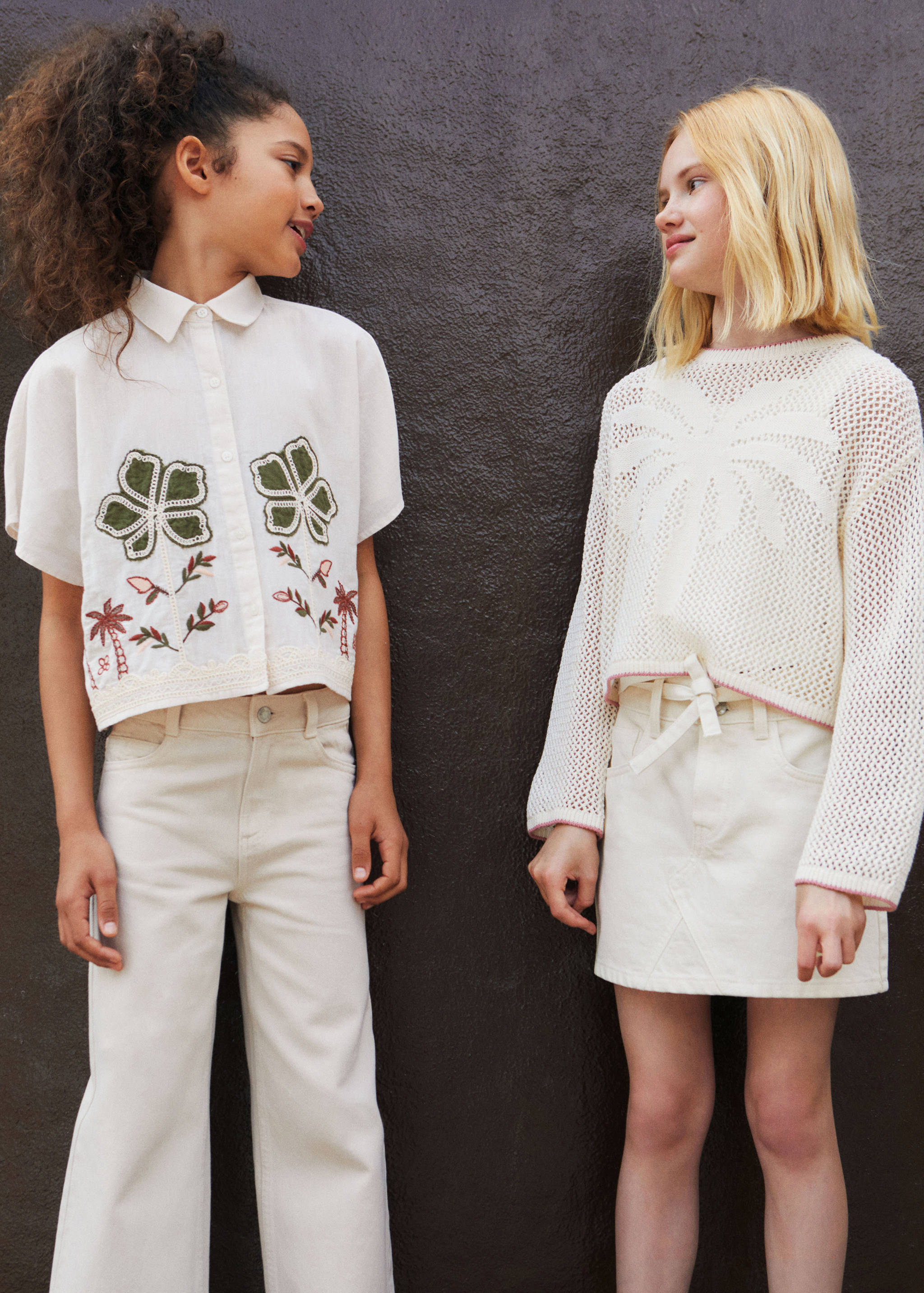 Linen shirt embroidered with flowers - Details of the article 6