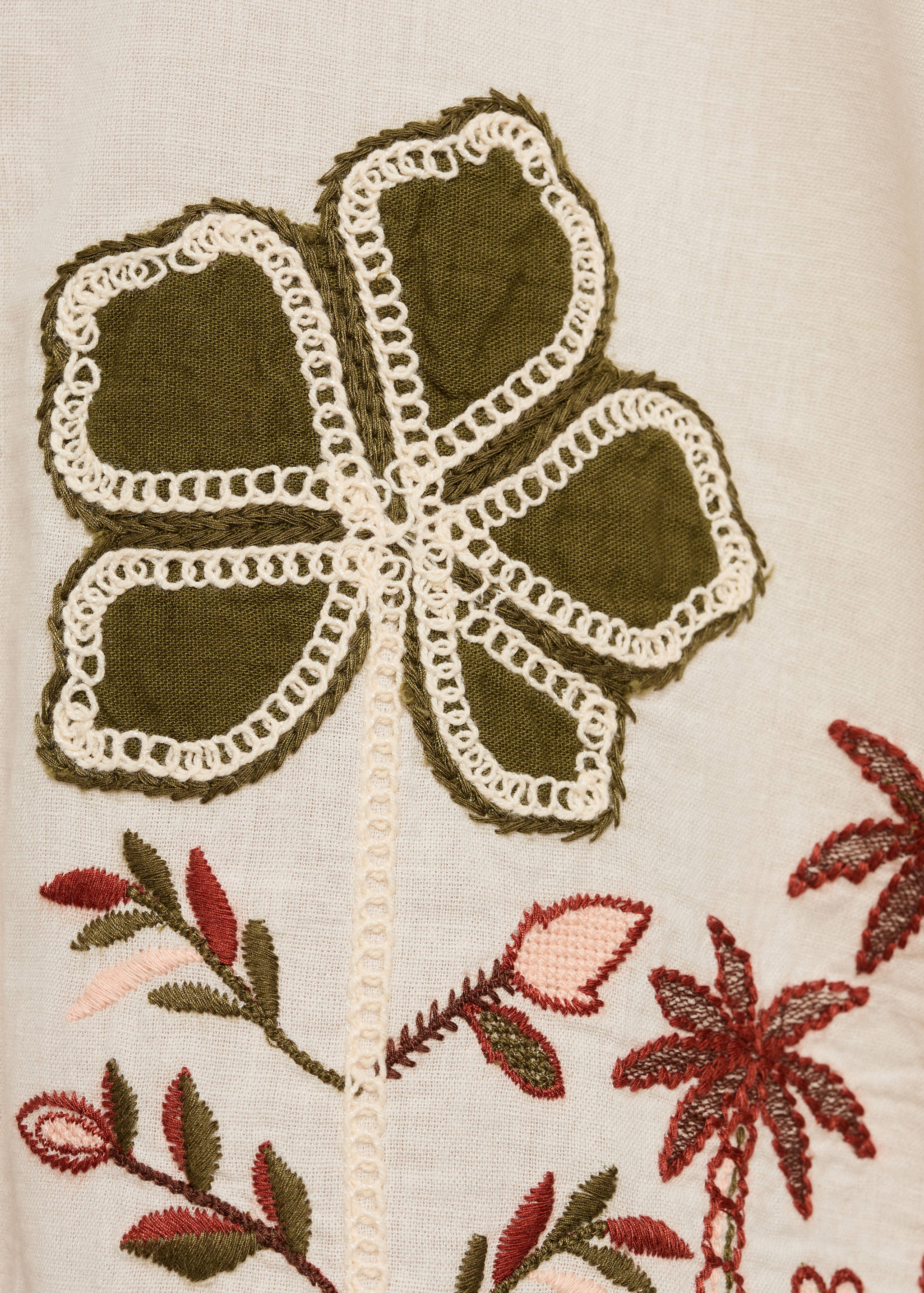 Linen shirt embroidered with flowers - Details of the article 0