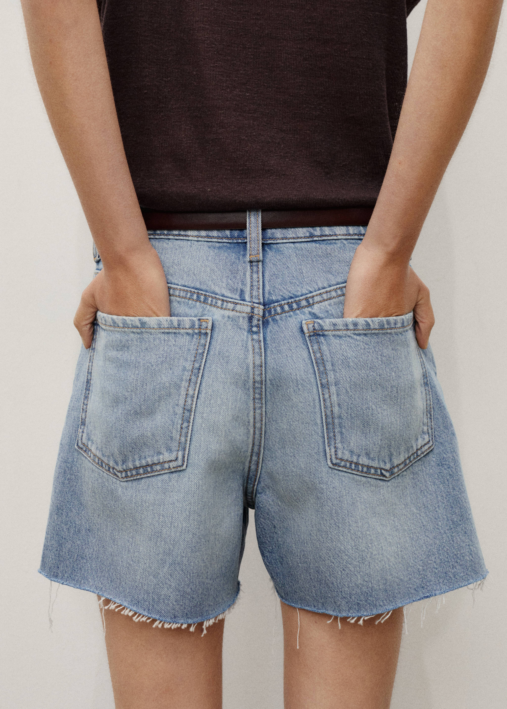 Denim shorts with frayed hem - Details of the article 6