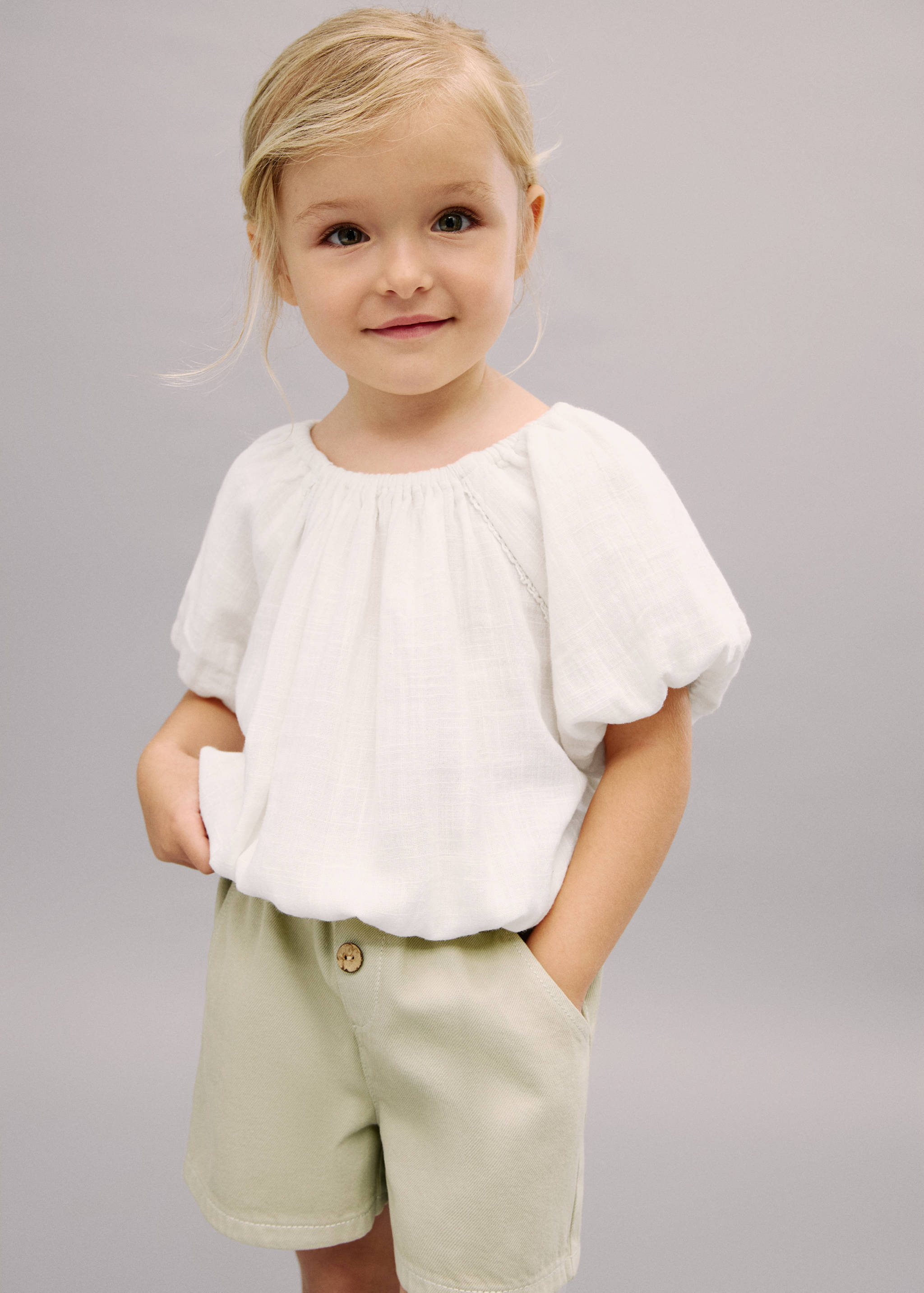 بلوزة بأكمام منفوشة - رؤية وسط