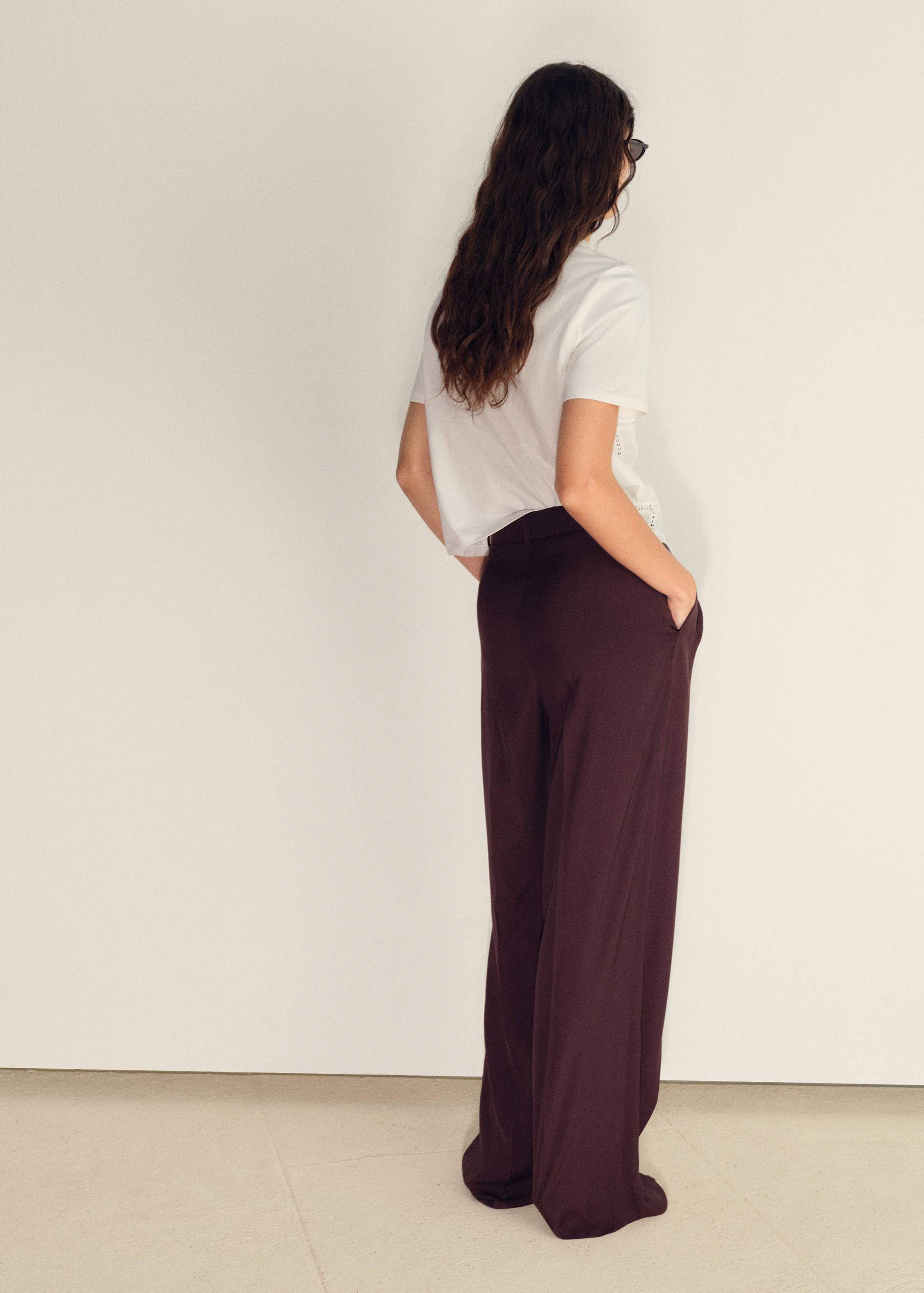 Embroidered detail T-shirt - Reverse of the article