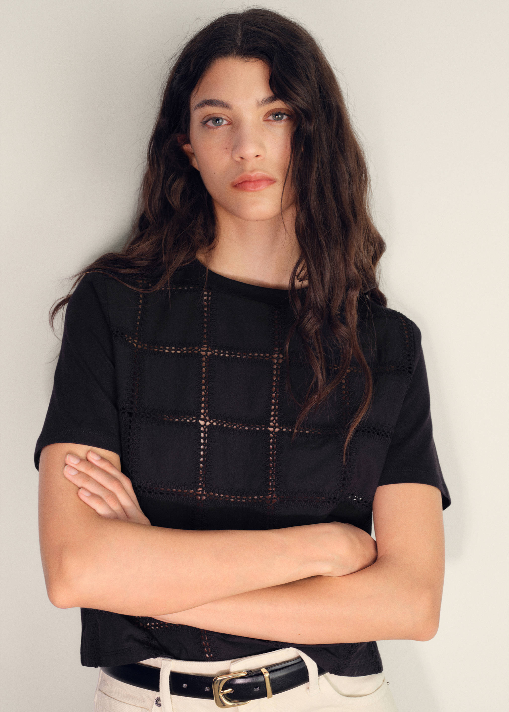 T-shirt détails brodés - Plan moyen