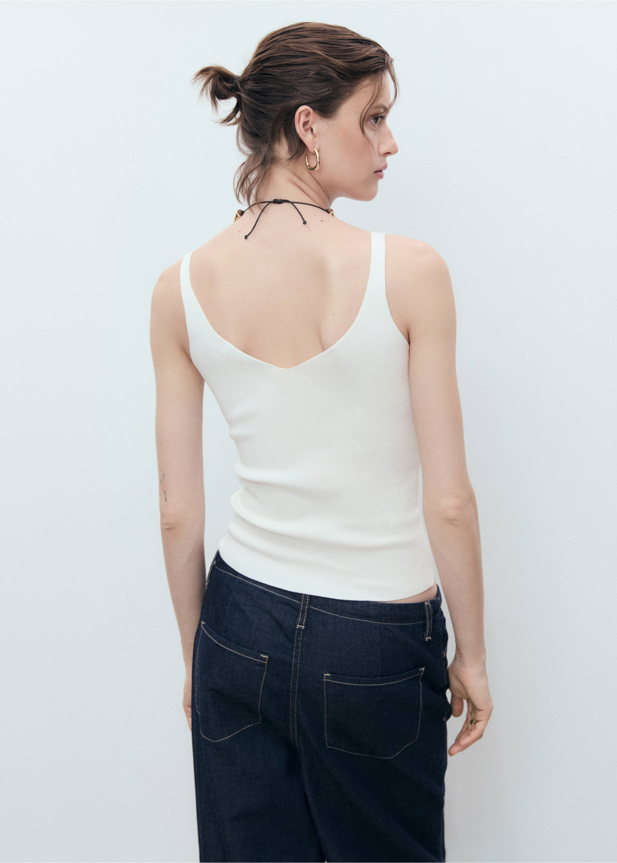 V-neck knitted top - Reverse of the article, Ecru. Ref: 17051217-00.