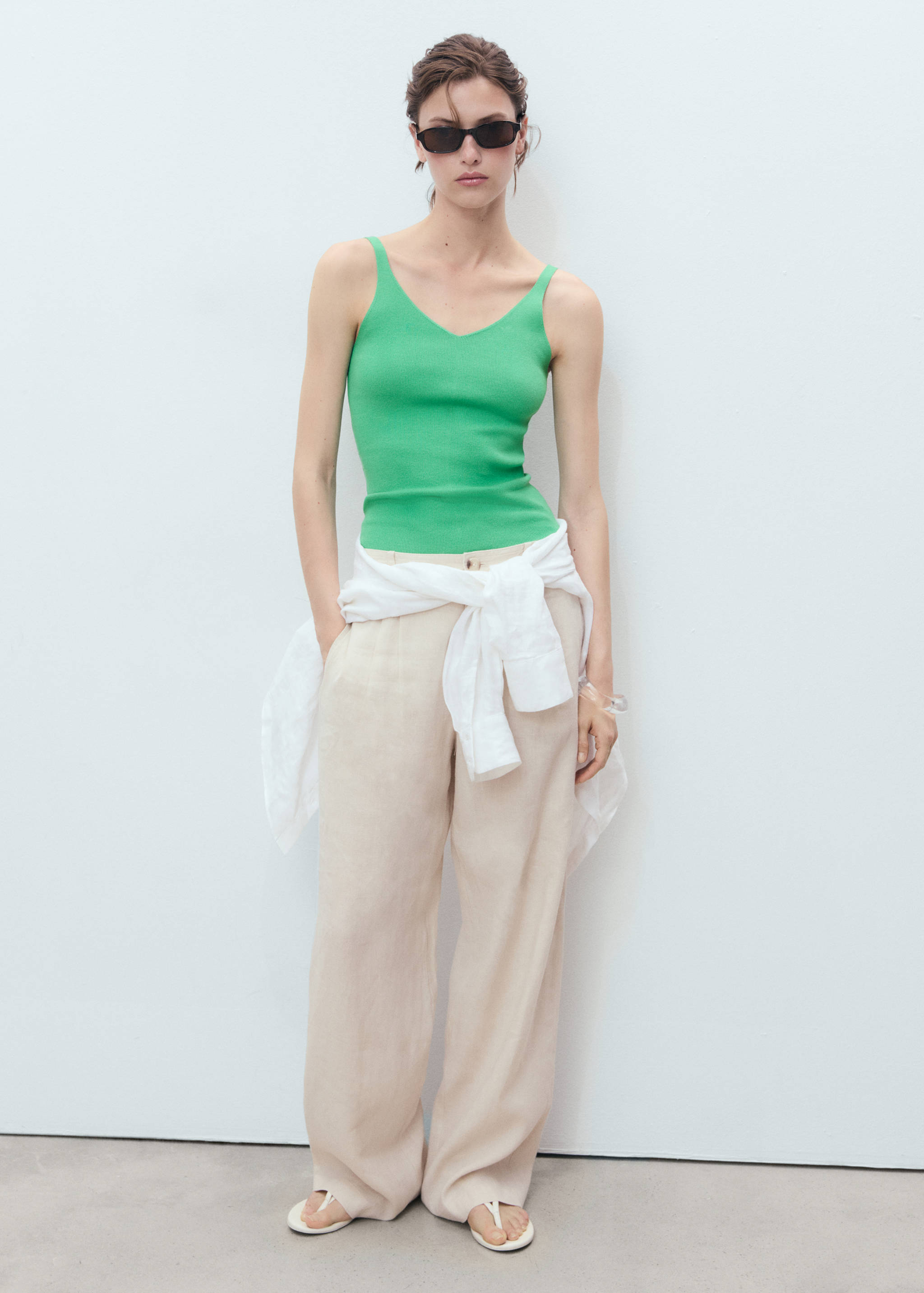 V-neck knitted top - General plane