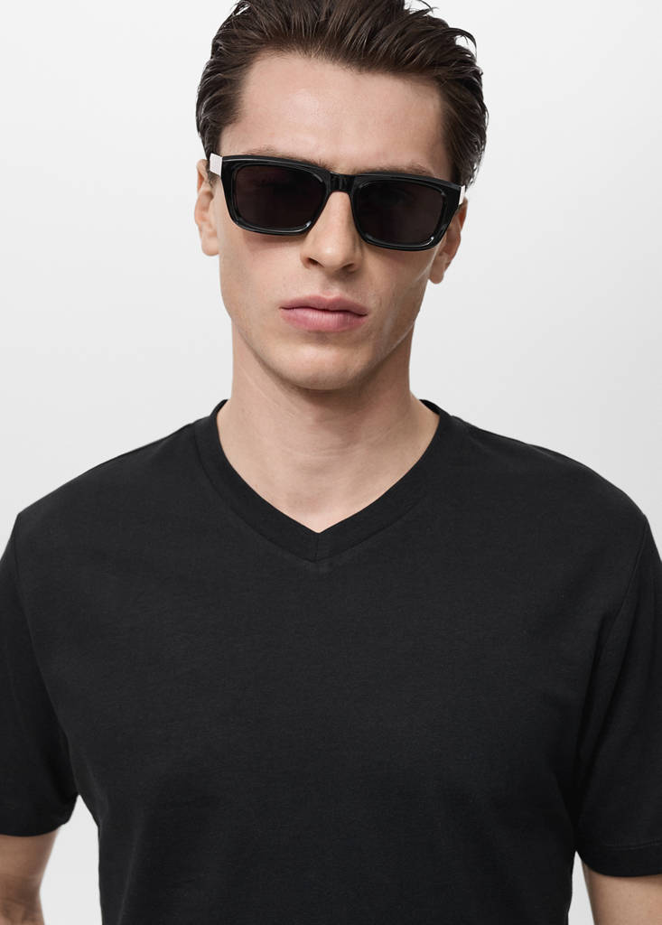 V-neck T-shirt — Black