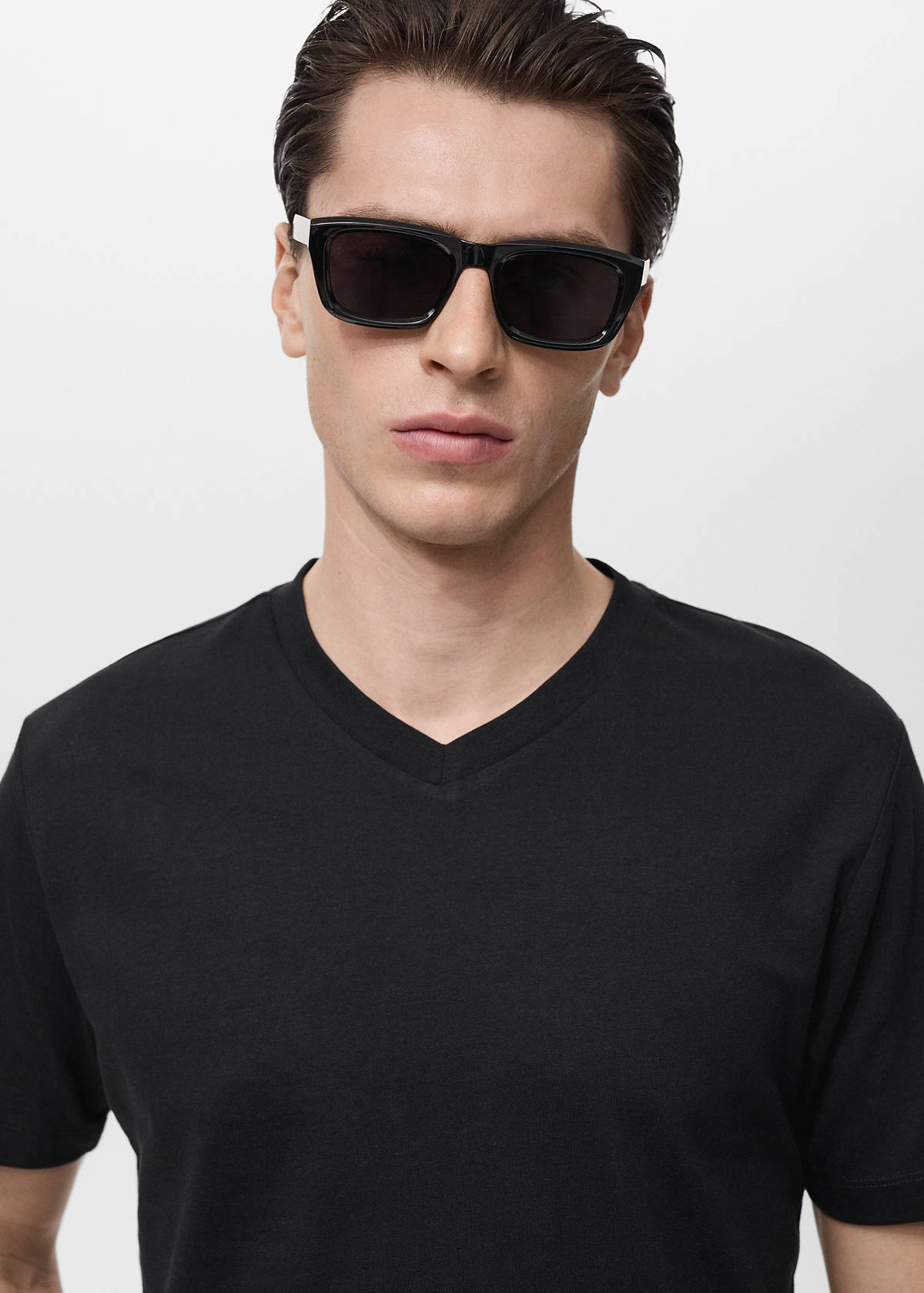 V-neck T-shirt — Black