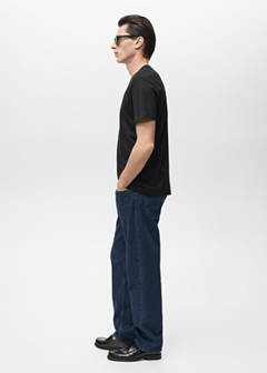 V-neck T-shirt — Black 5