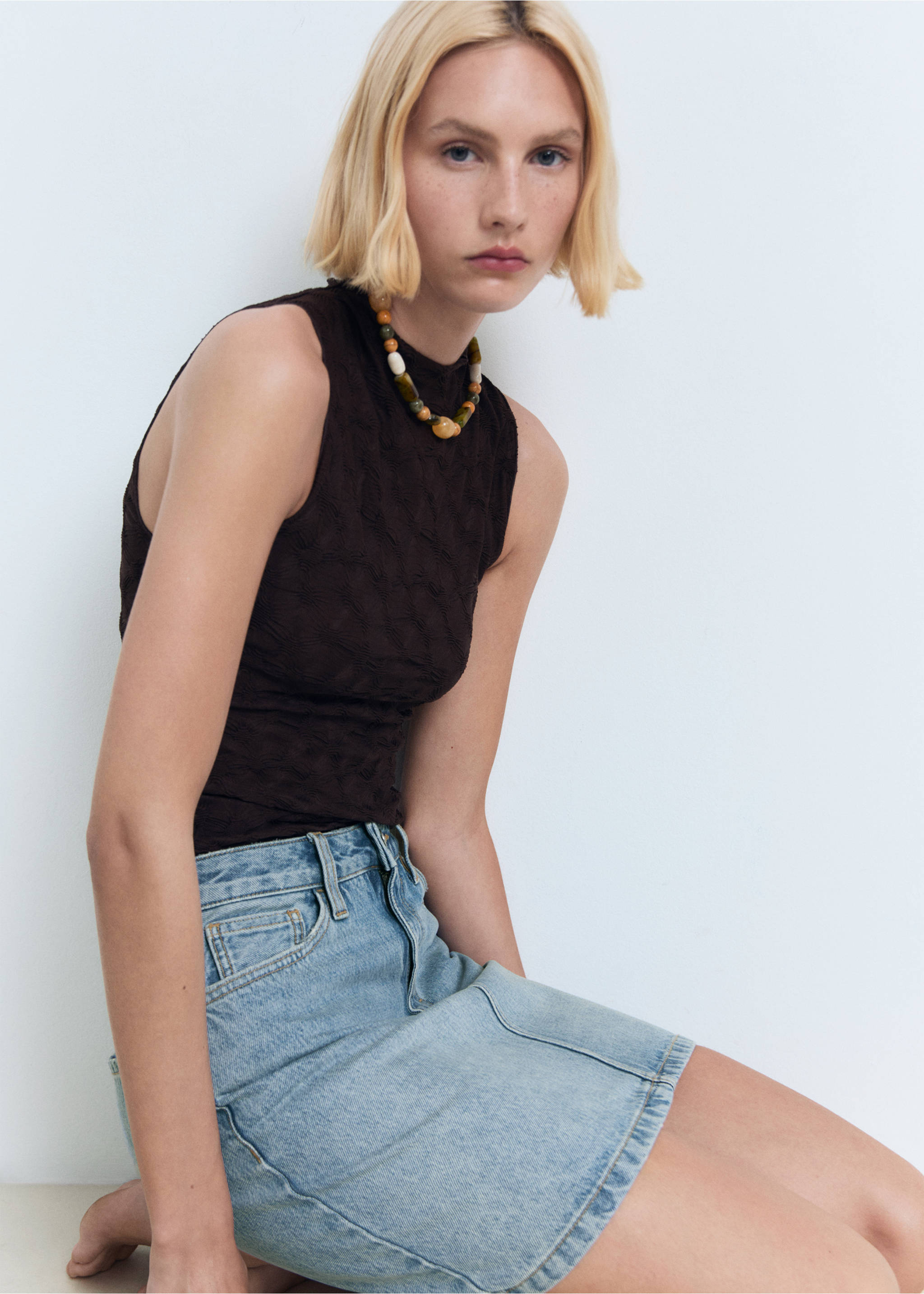 Short denim skirt - Details of the article 2, Medium Blue. Ref: 17051235-00.
