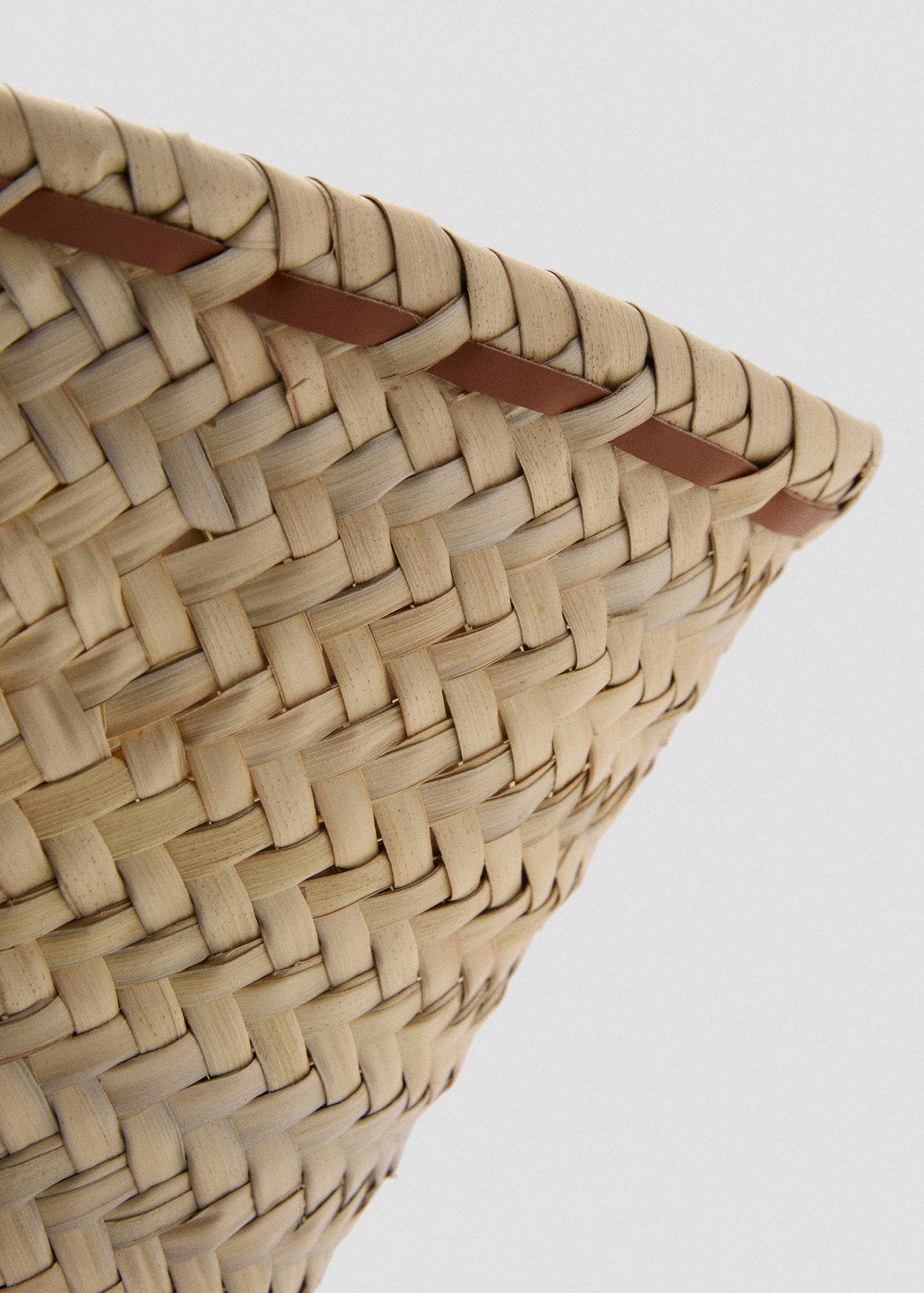 Large natural fibre basket with leather handle - Details of the article 4