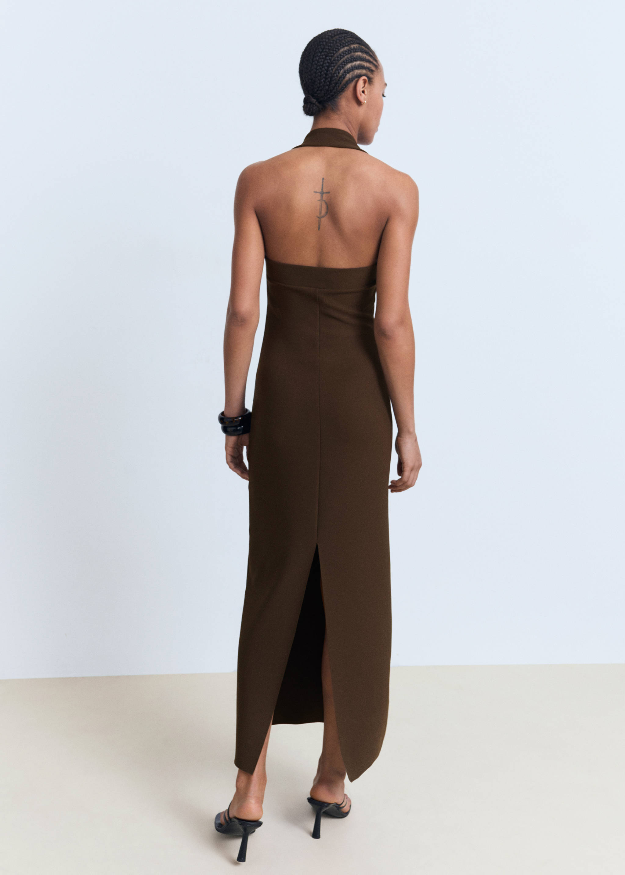 Lång klänning med halterneck - Artikelns baksida