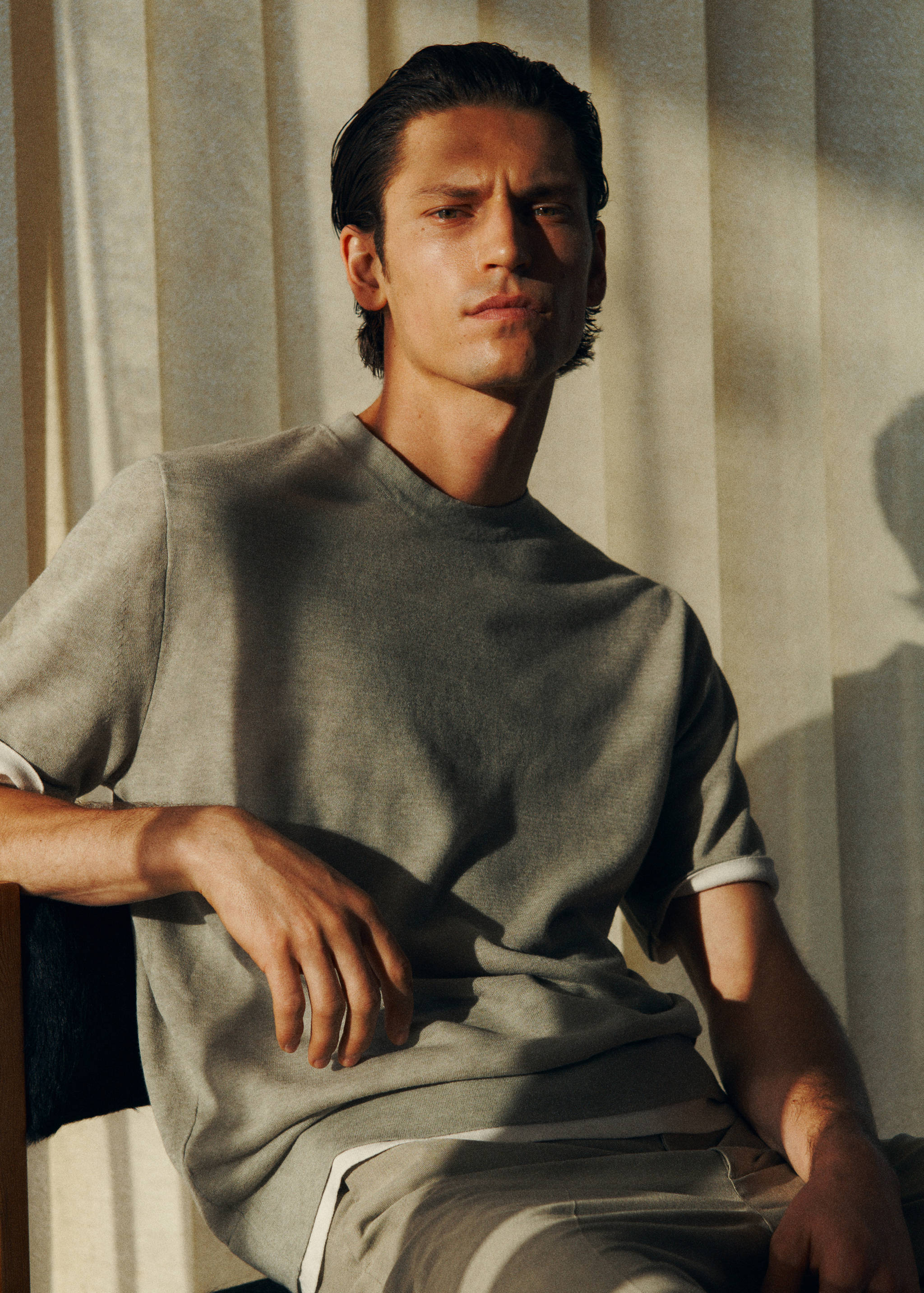 Contrasting cotton-blend T-shirt - Details of the article 3