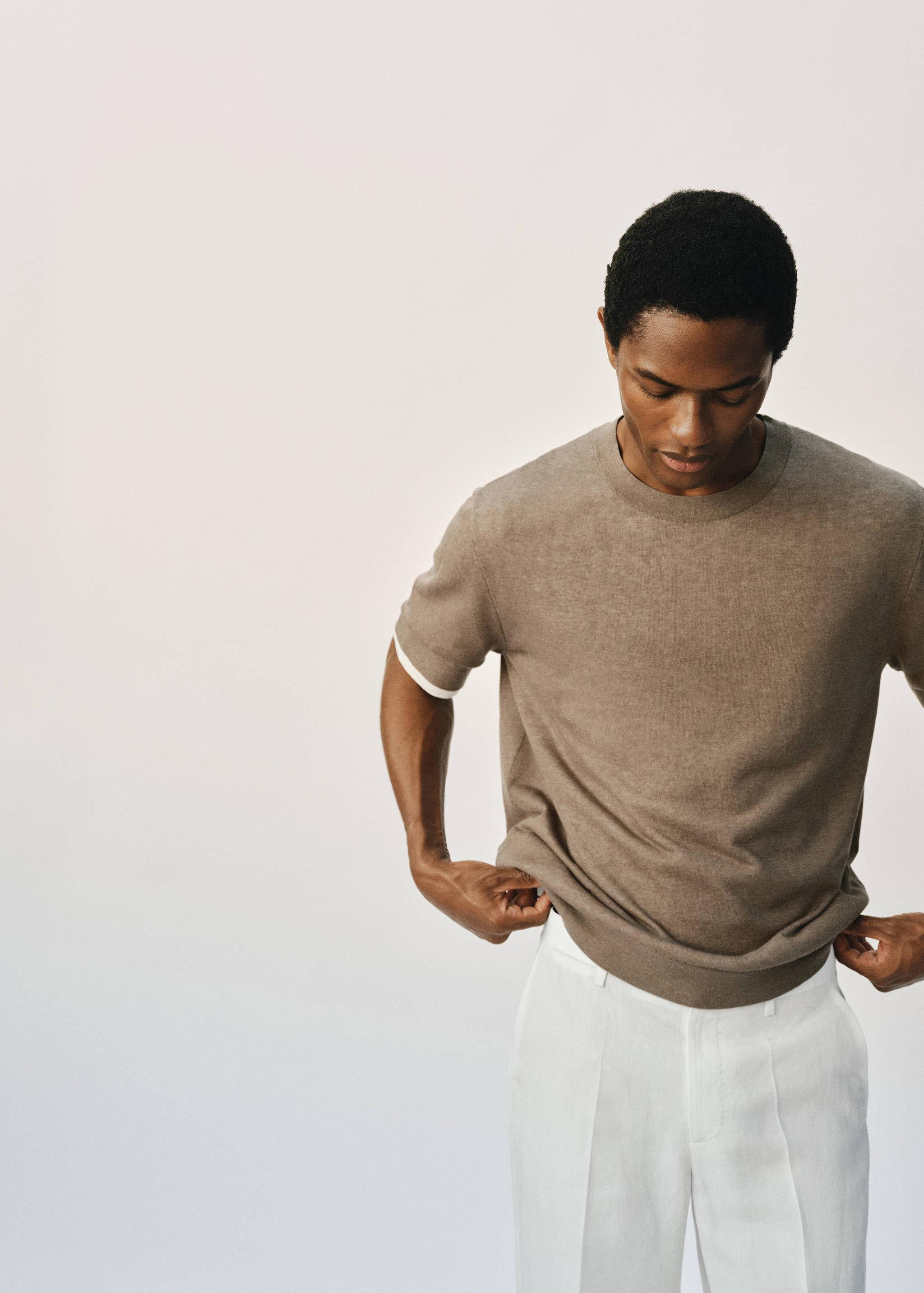 Contrasting cotton-blend T-shirt - Details of the article 5