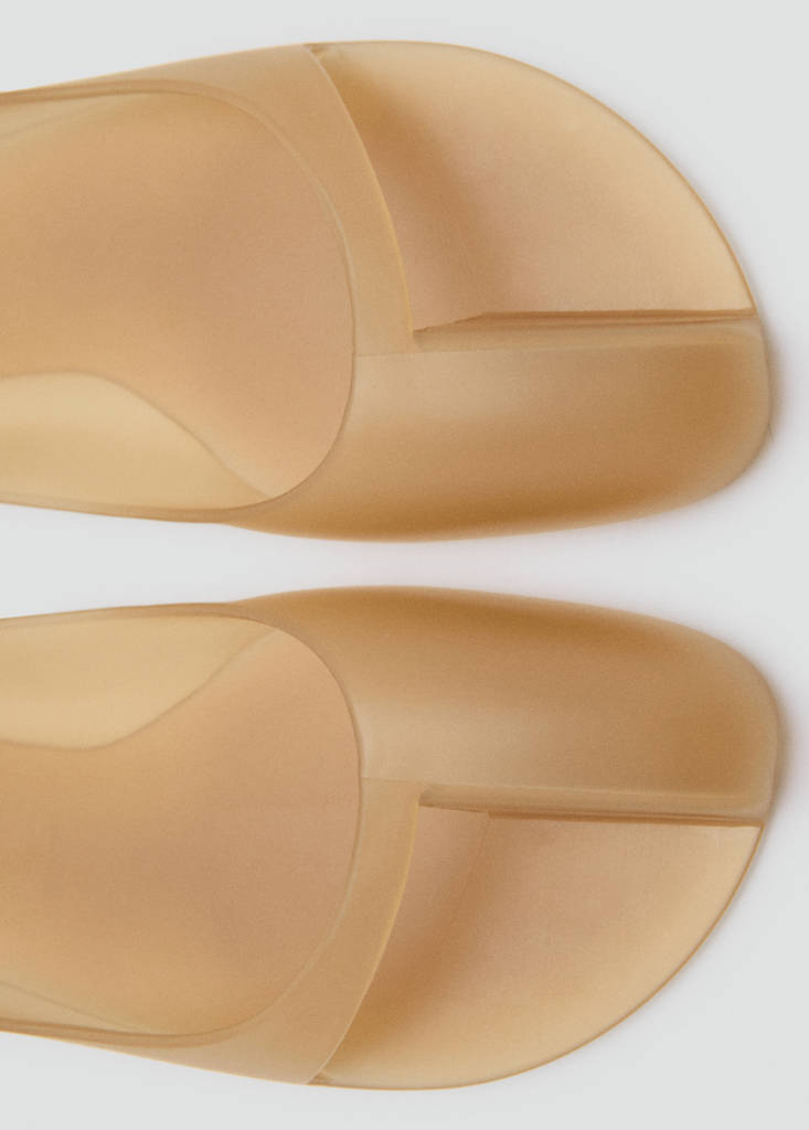 Rubberised slingback shoe — Nude