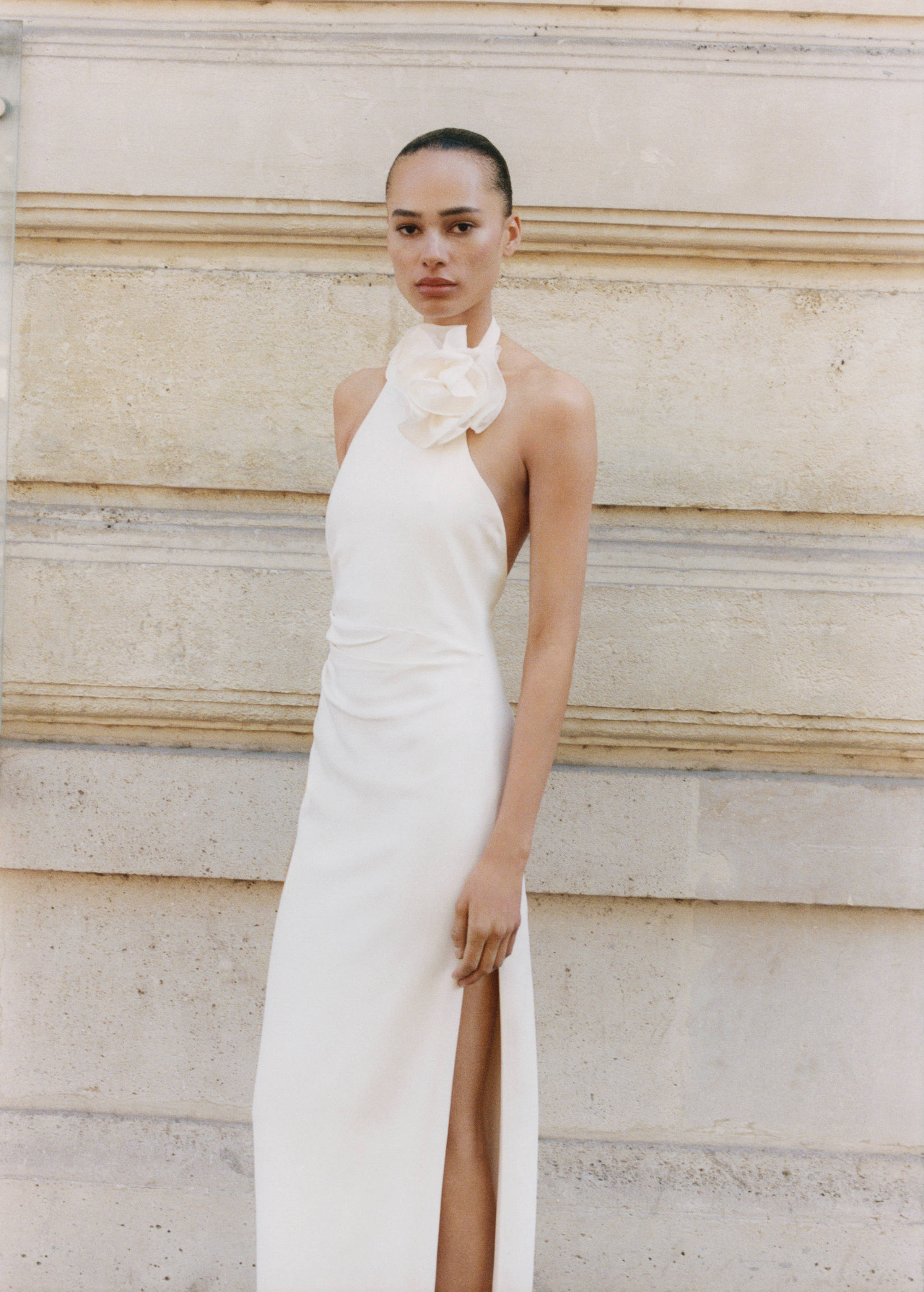 Halterkleid mit Blumenschmuck - Detail des Artikels 2