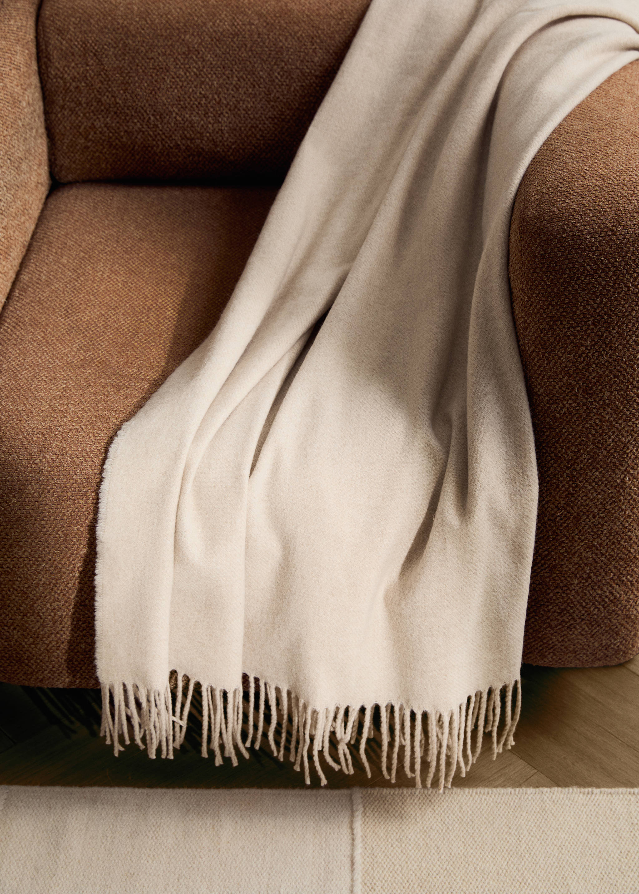 Wool-blend blanket with fringes - General plane