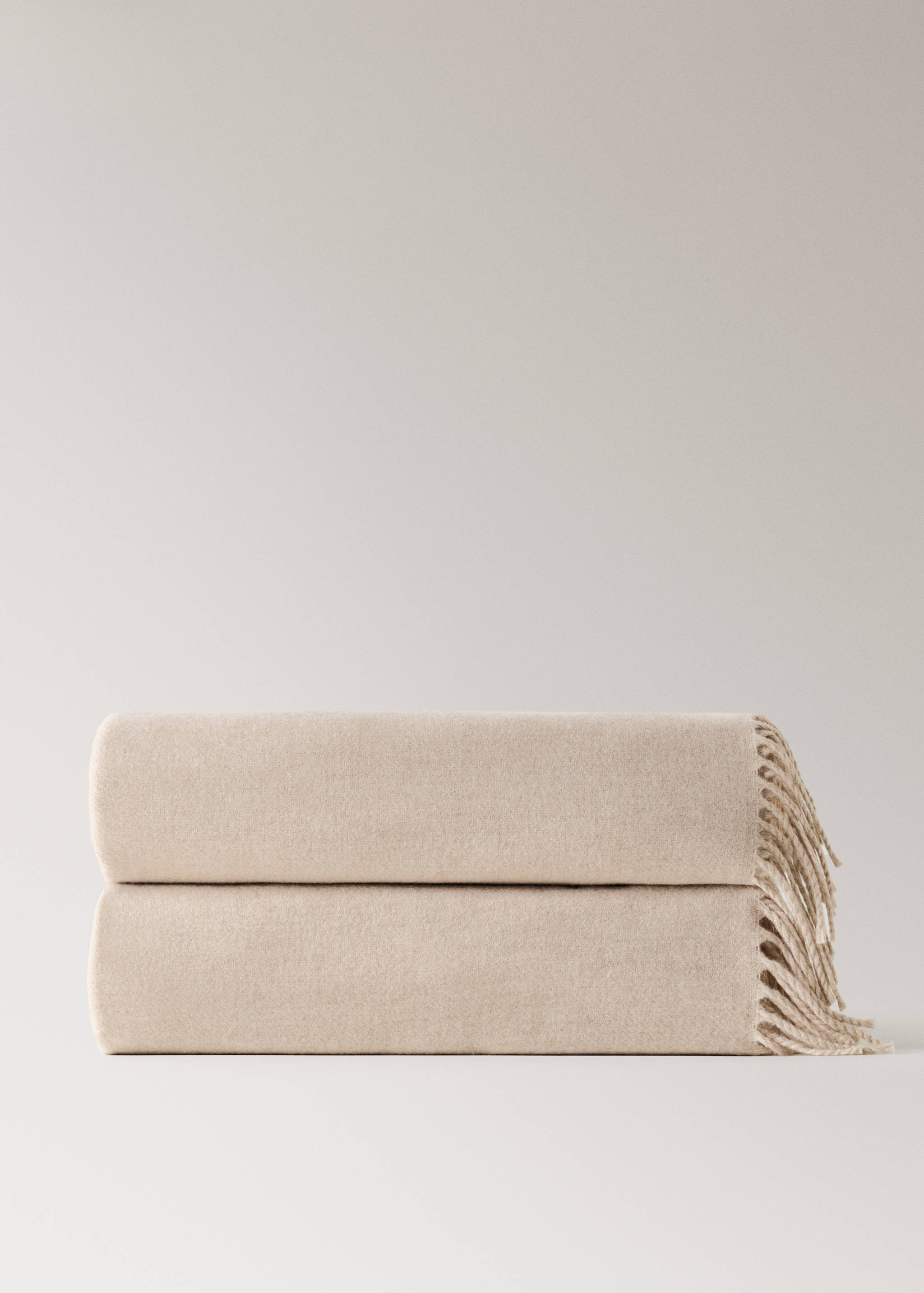 Wool-blend blanket with fringes - Article without model