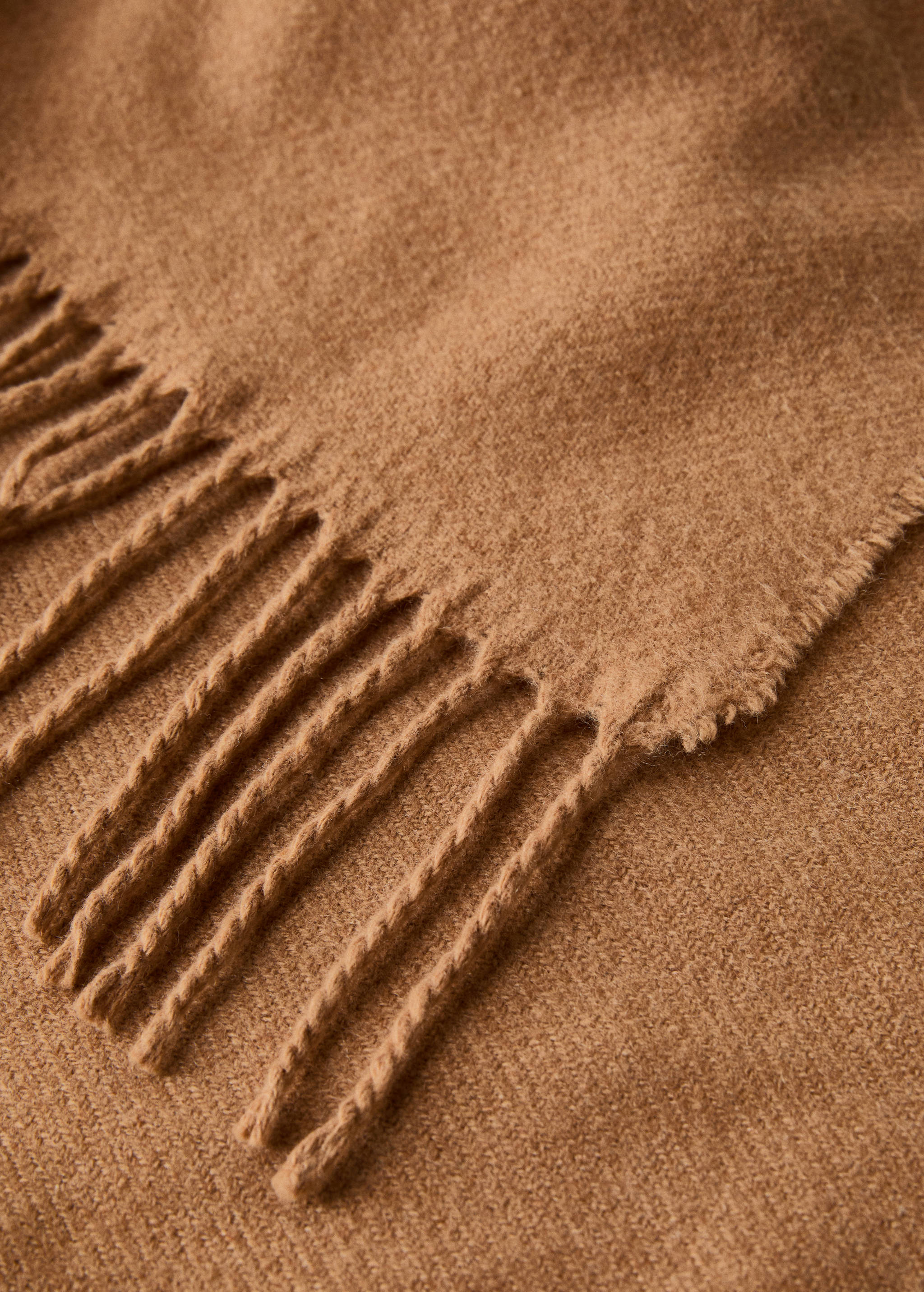 Wool-blend blanket with fringes - Details of the article 1