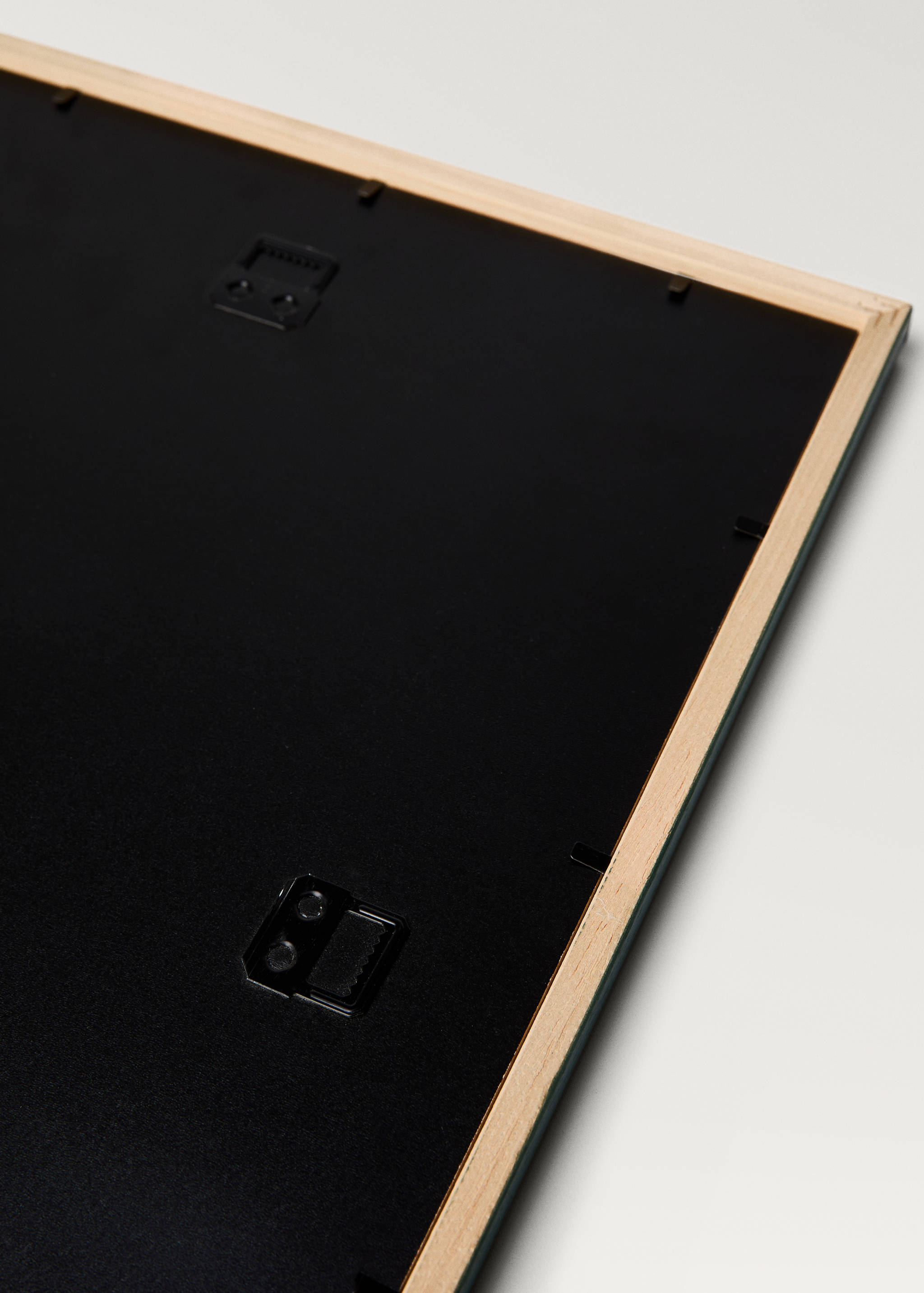 Medium wood frame with lines - Details of the article 2