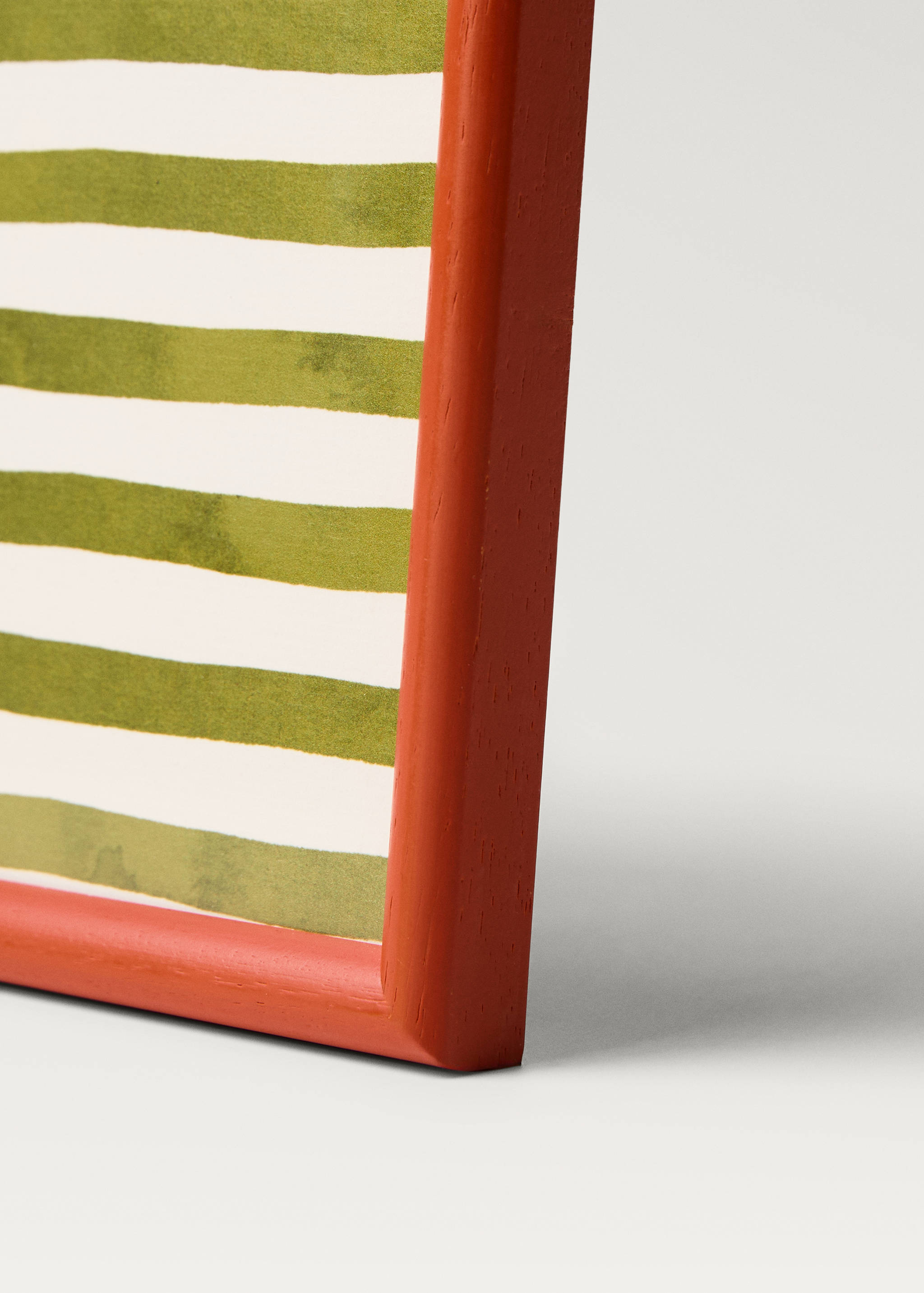 Medium wood frame with lines - Details of the article 2