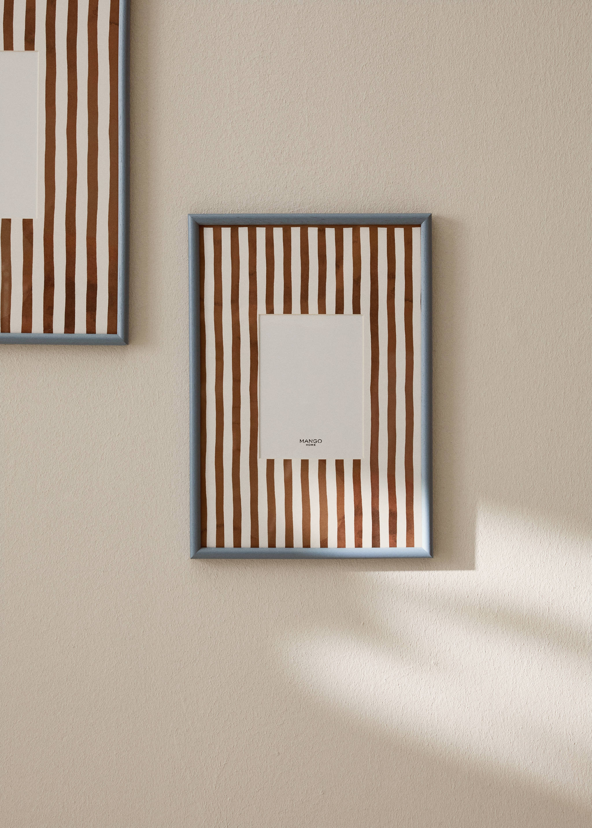 Medium wood frame with lines - General plane