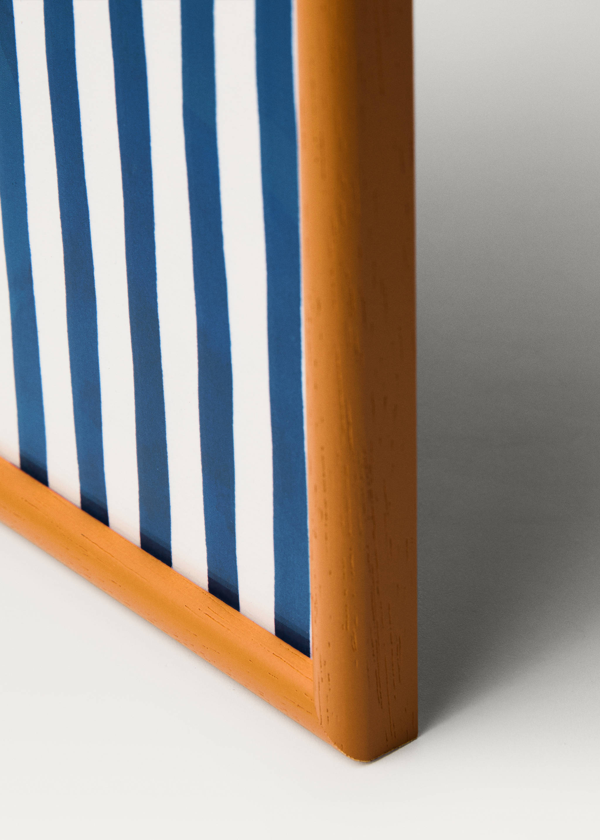 Medium wood frame with lines - Details of the article 2