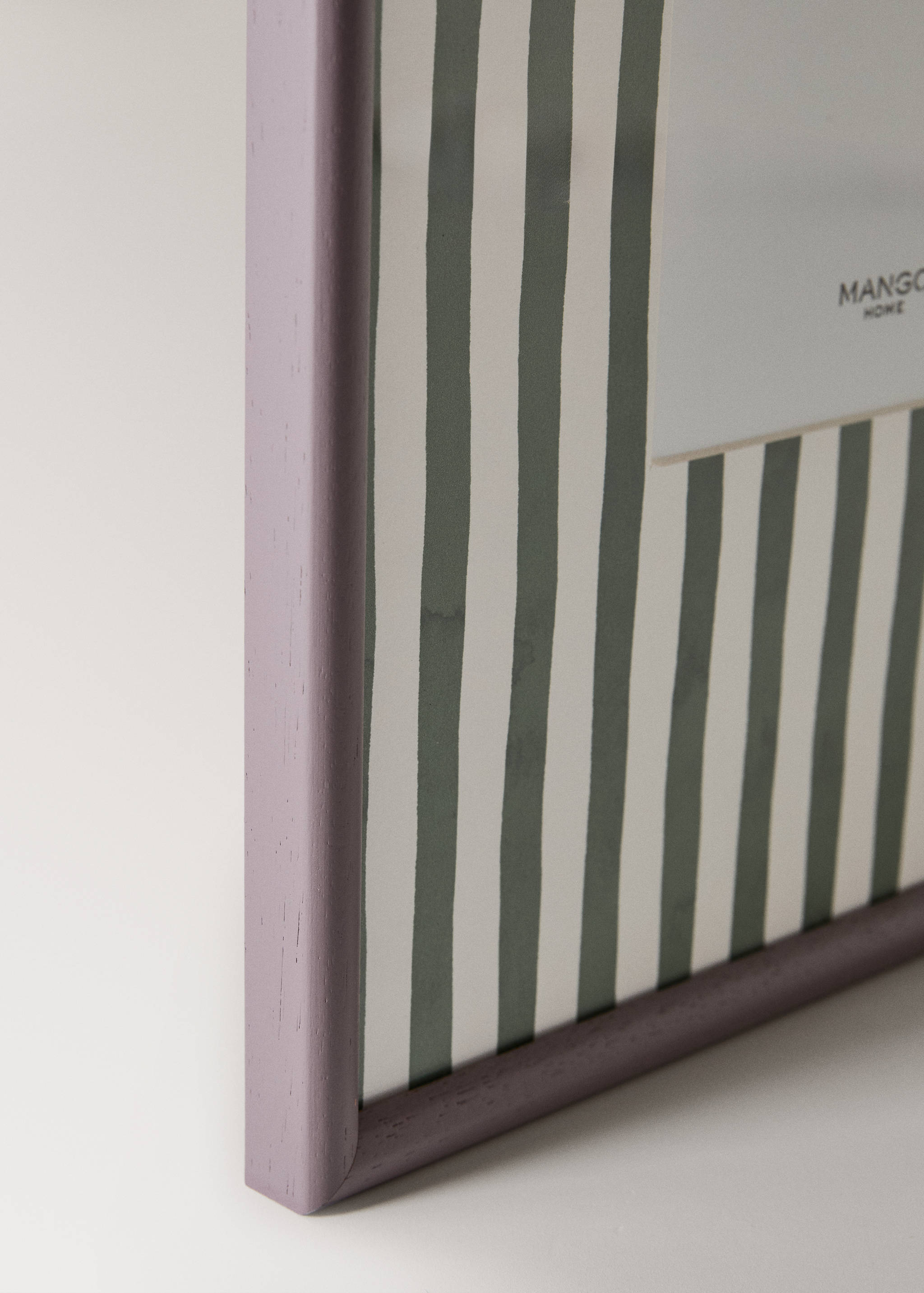 Medium wood frame with lines - Details of the article 1