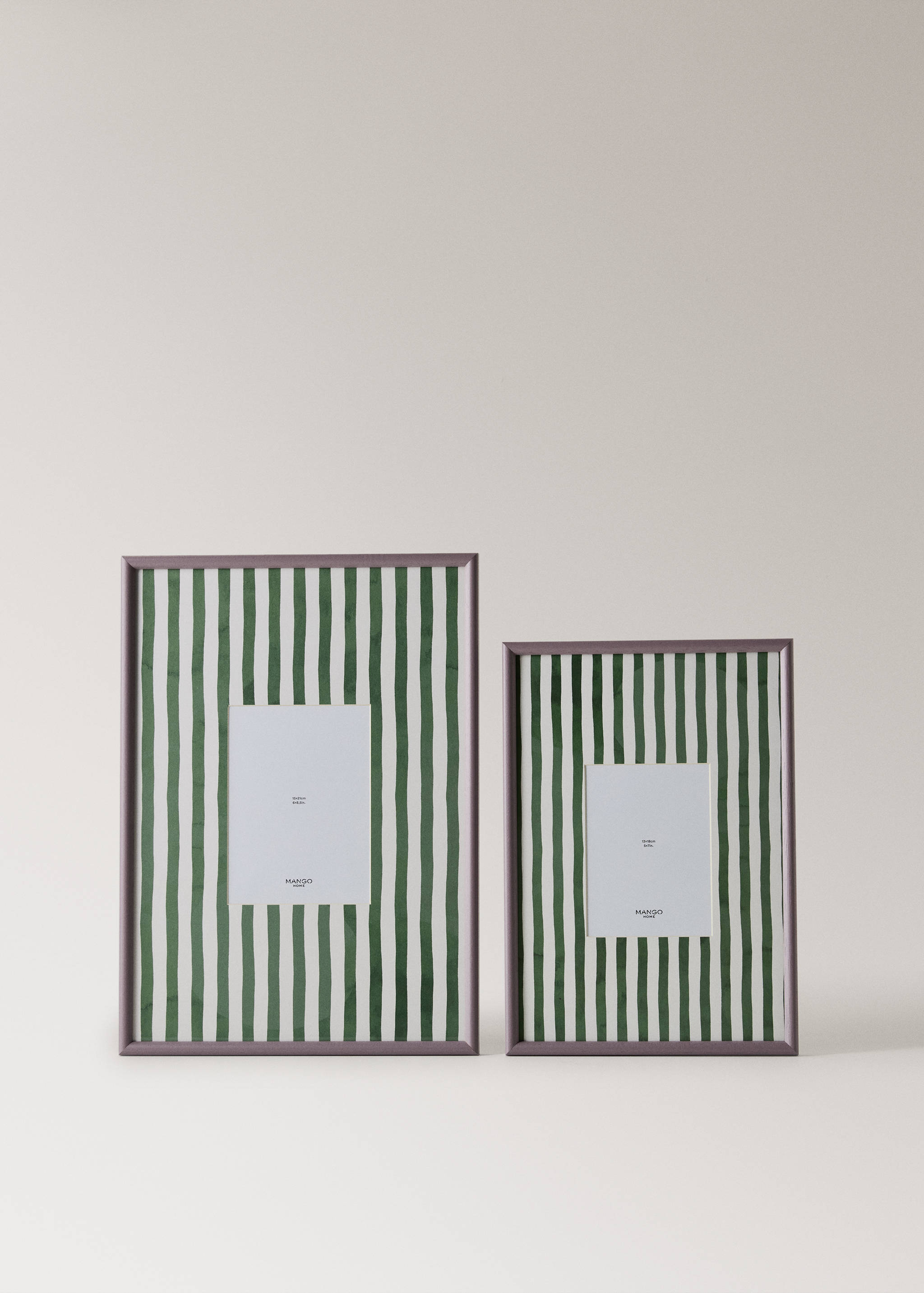 Medium wood frame with lines - Details of the article 4