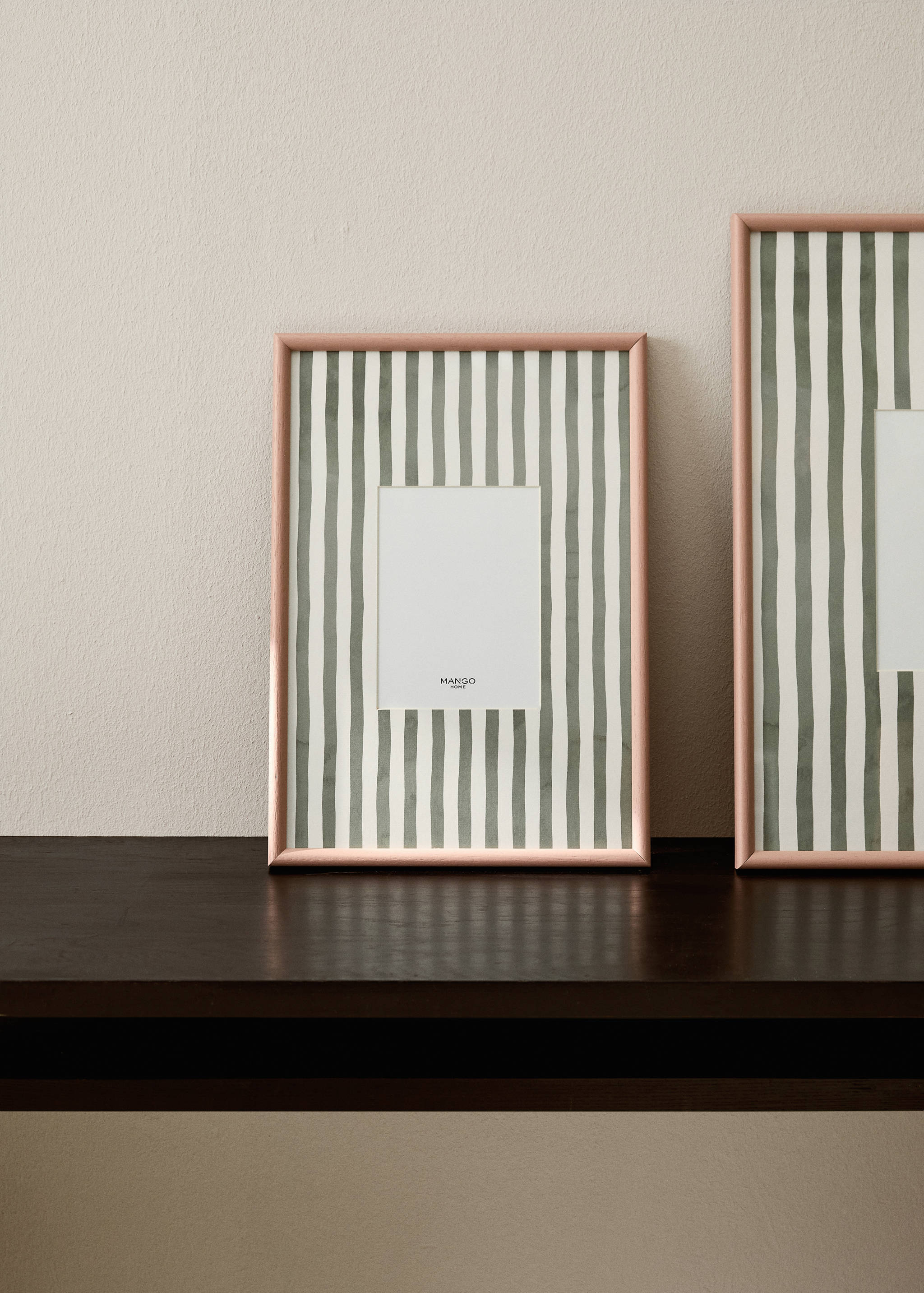 Medium wood frame with lines - General plane