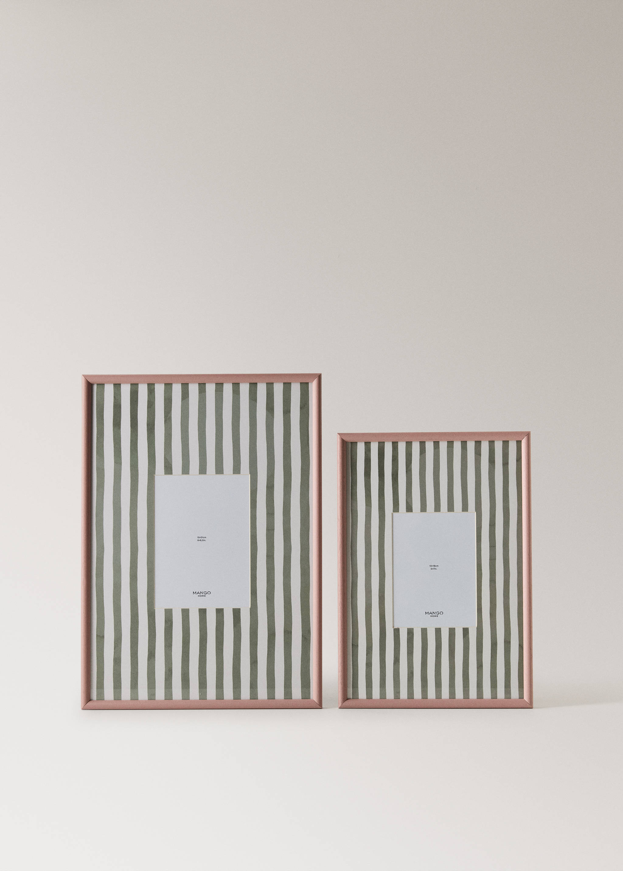 Medium wood frame with lines - Details of the article 4