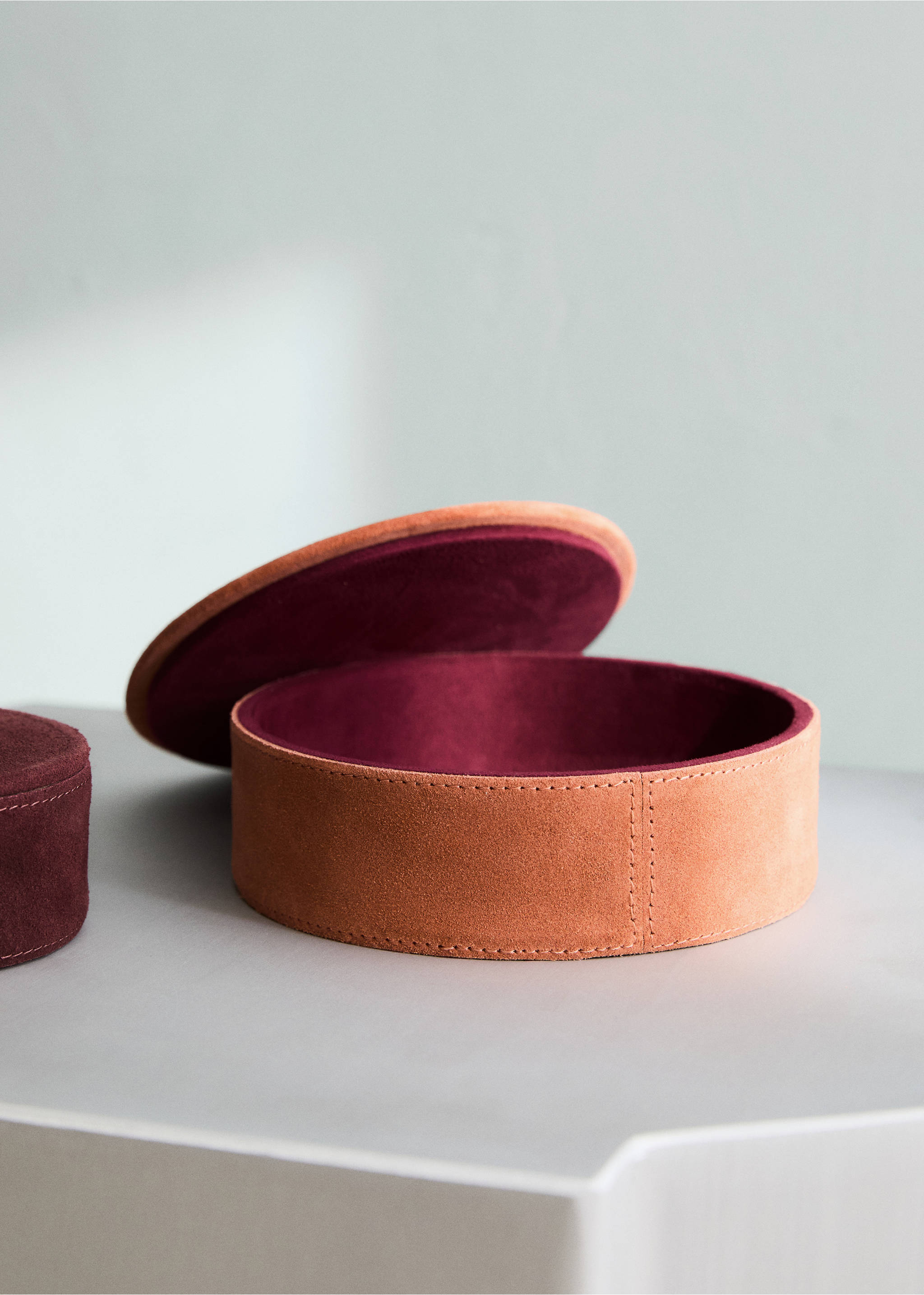 Medium two-tone leather round box - General plane, Burnt Orange. Ref: 17051292-00.