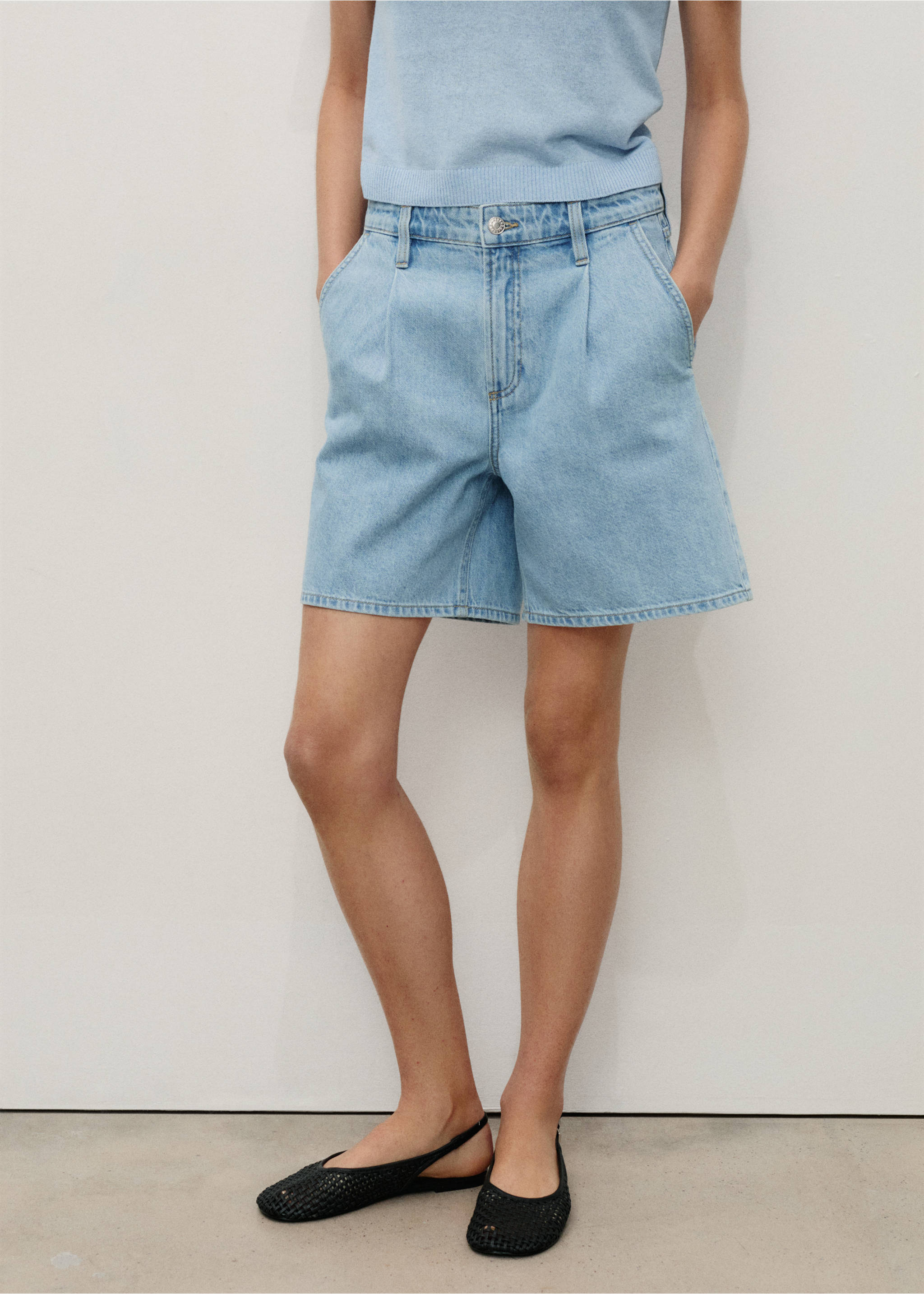 Mid-rise denim bermuda shorts with pleats - Medium plane, Light Blue. Ref: 17051515-00.