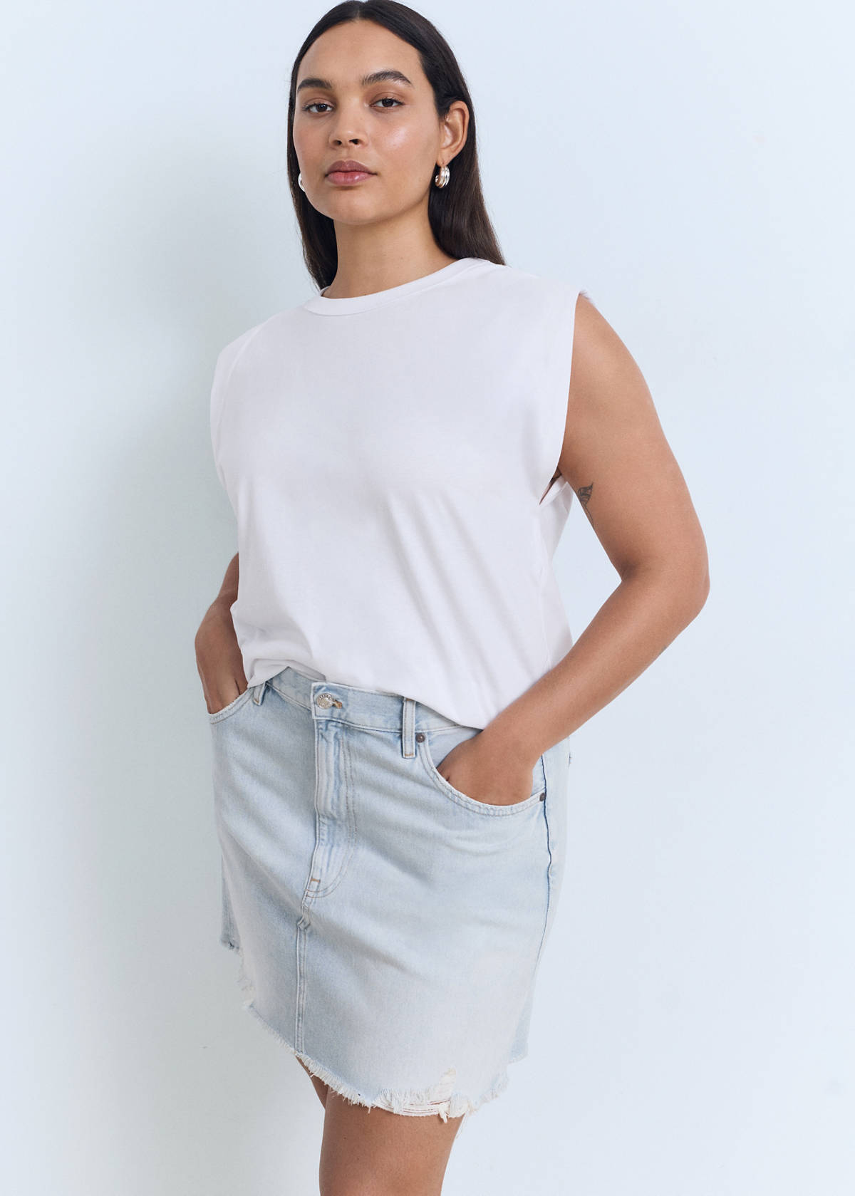 Denim skirt with frayed hem — Light Blue