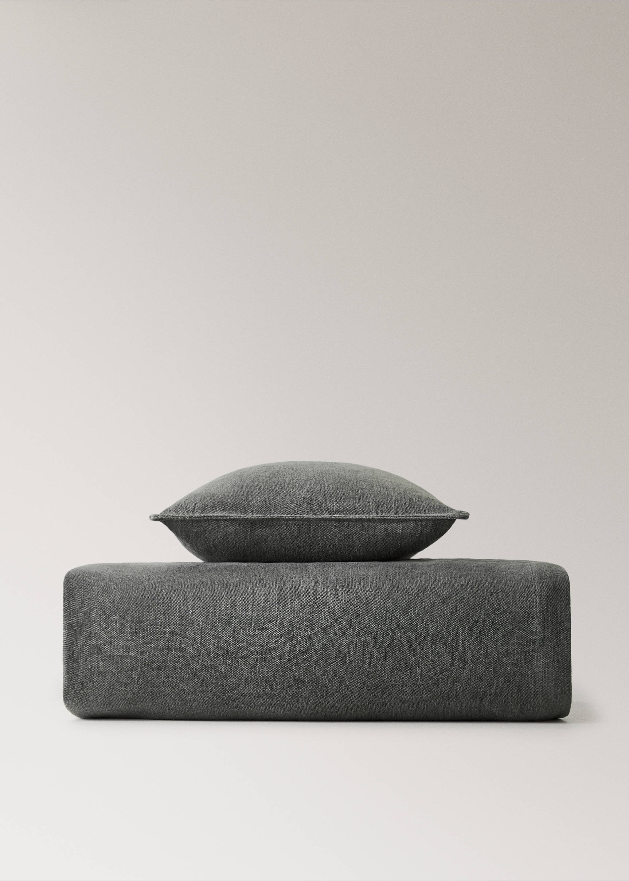 Couvre-lit 100 % lin - Détail de l'article 3, Gris moyen. Ref: 17051521-00.