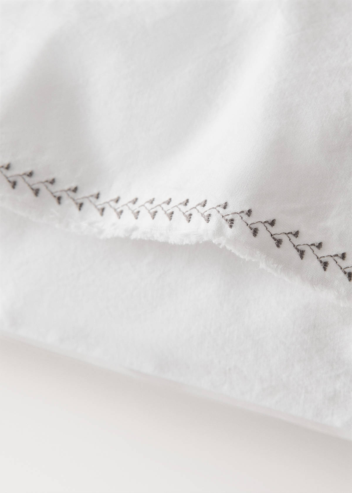 Washed cotton percale pillowcase with zigzag stitching 50x75 cm — Off White