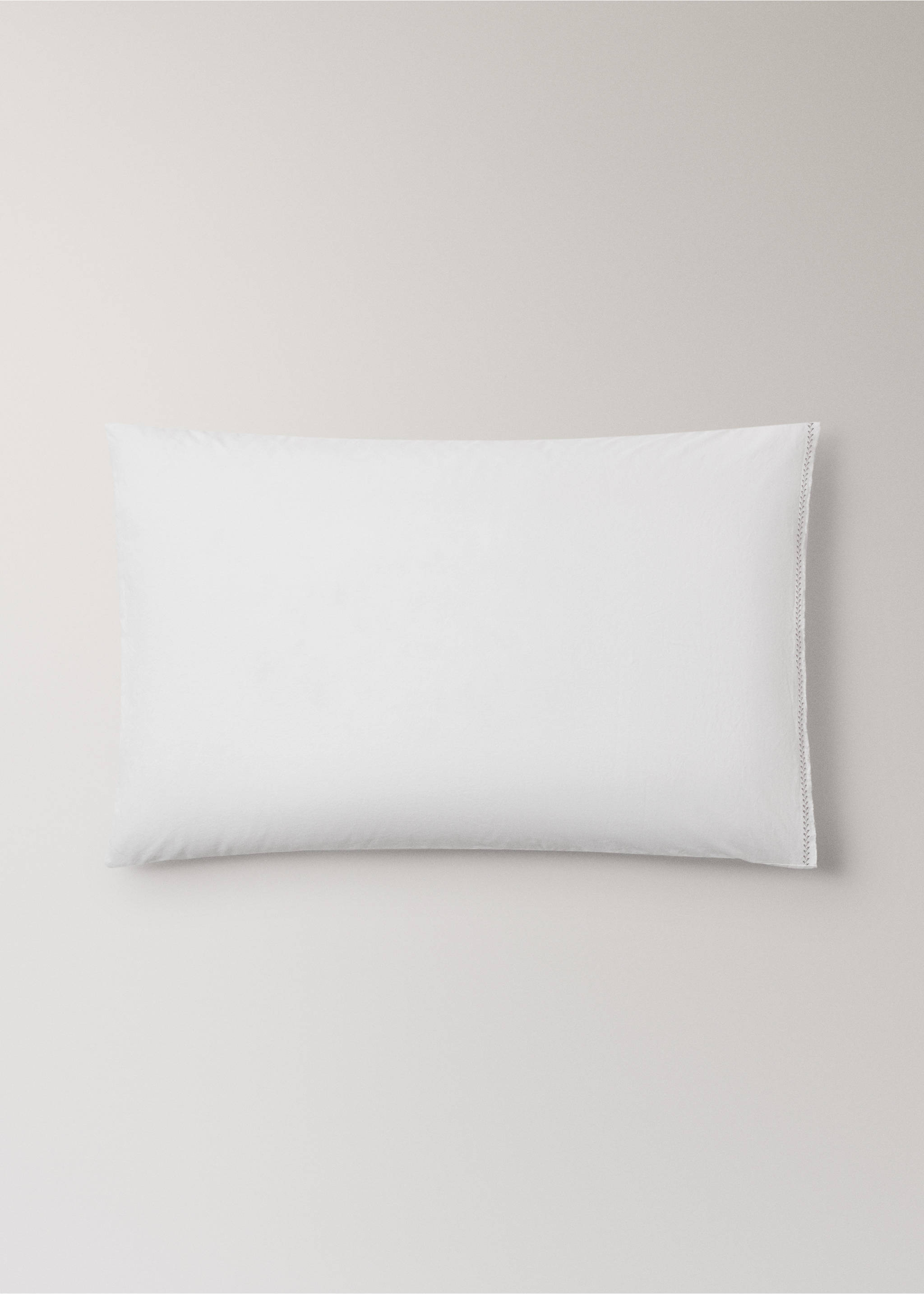 Taie d’oreiller percale de coton lavé surpiqûres zigzag 50x75 cm - Article sans modèle, Blanc cassé. Ref: 17051526-00.