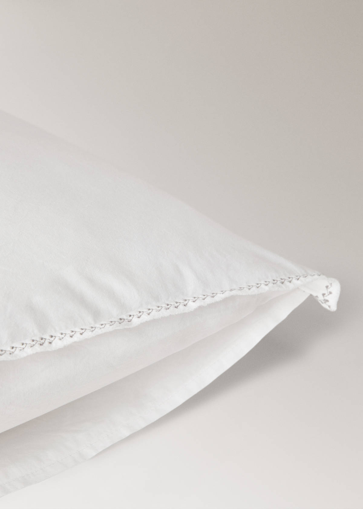 Washed cotton percale pillowcase with zigzag stitching 60x60 cm — Off White