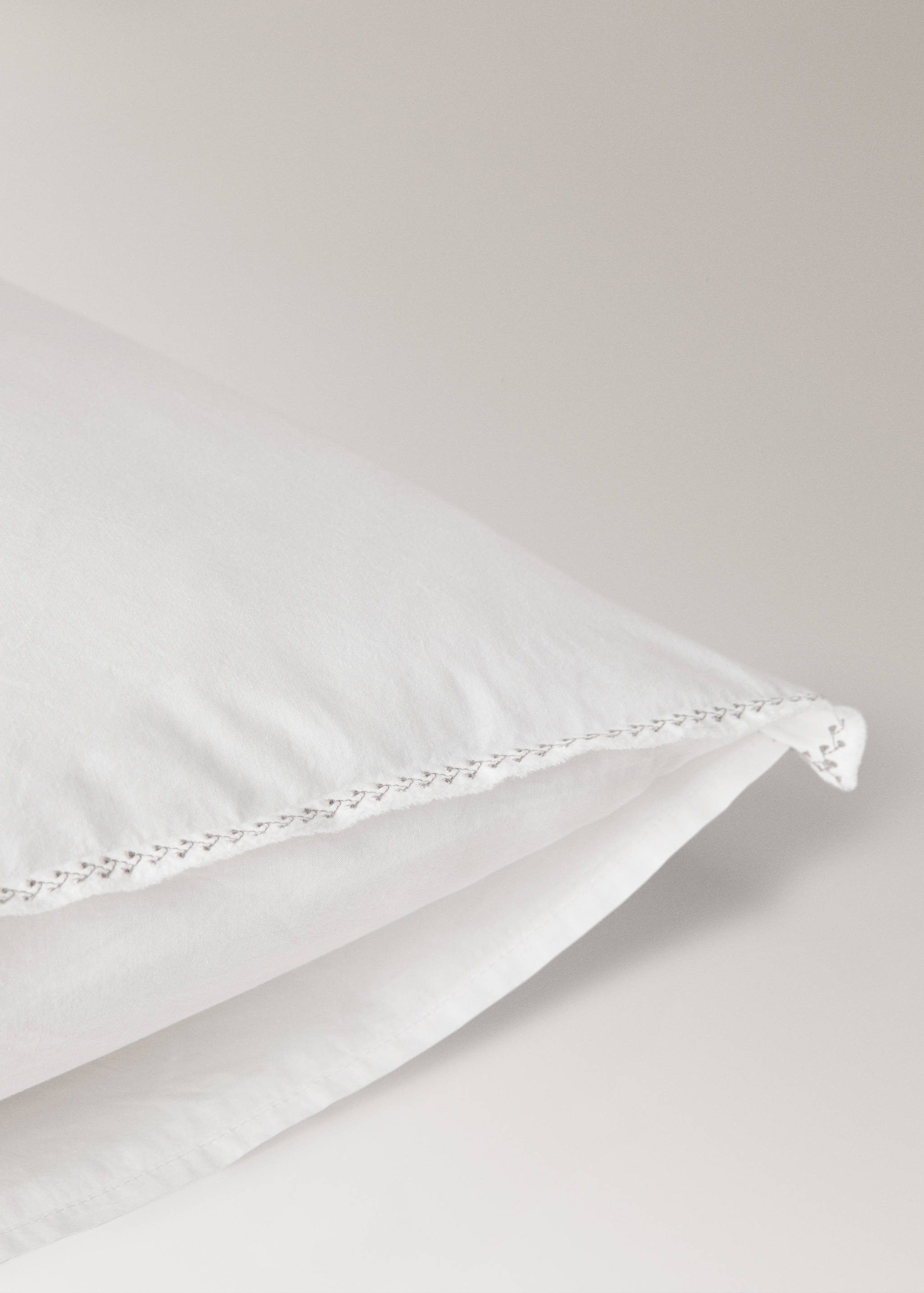 Washed cotton percale pillowcase with zigzag stitching 60x60 cm - Details of the article 2
