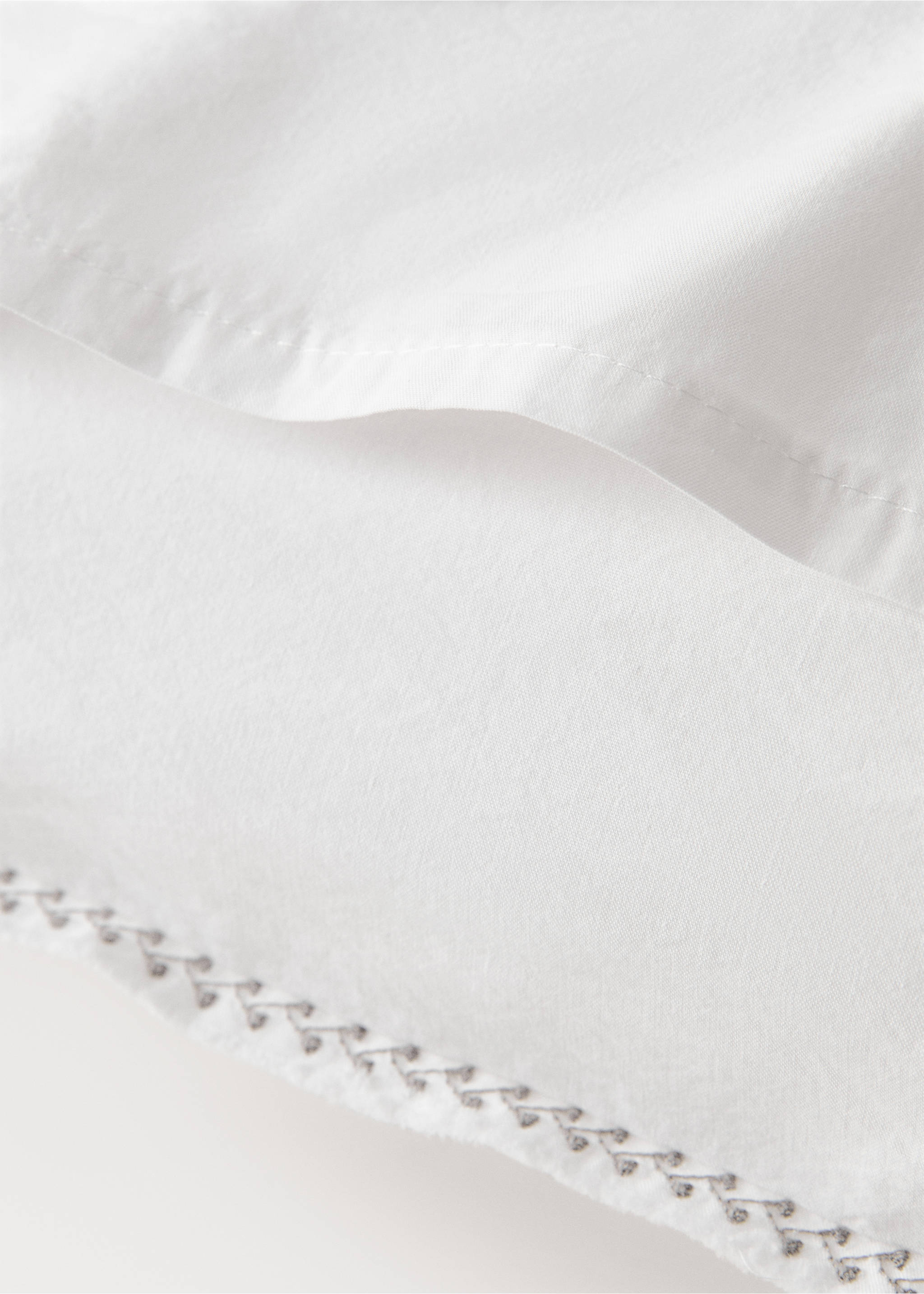 Washed cotton percale pillowcase with zigzag stitching 60x60 cm - Details of the article 3, Off White. Ref: 17051527-00.