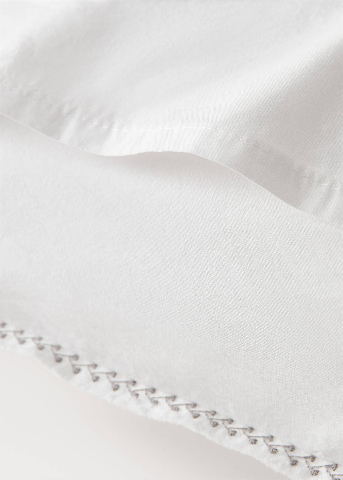 Washed cotton percale pillowcase with zigzag stitching 60x60 cm — Off White