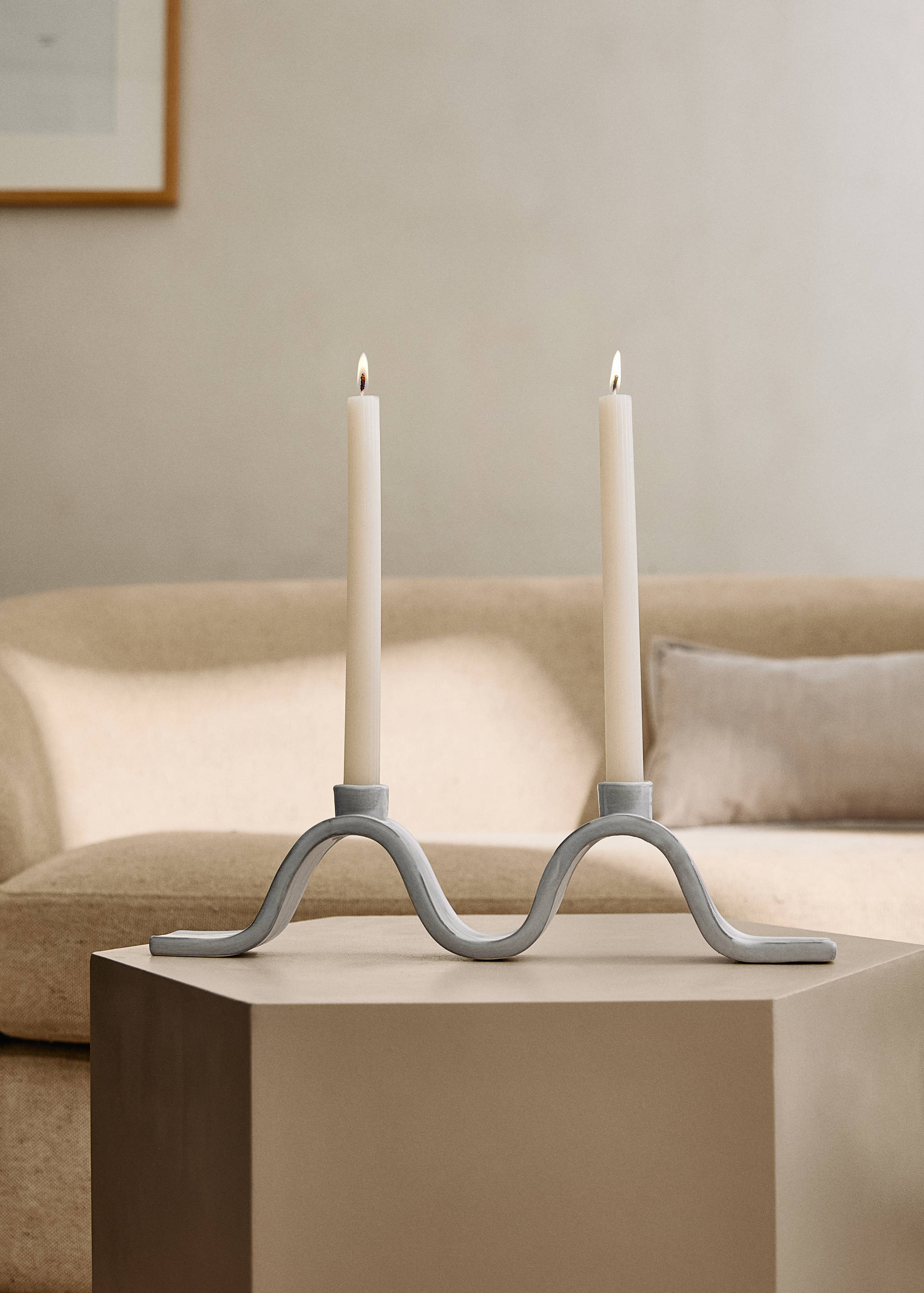 Ljusstake i stengods vågmönster och glansig finish - Allmän bild