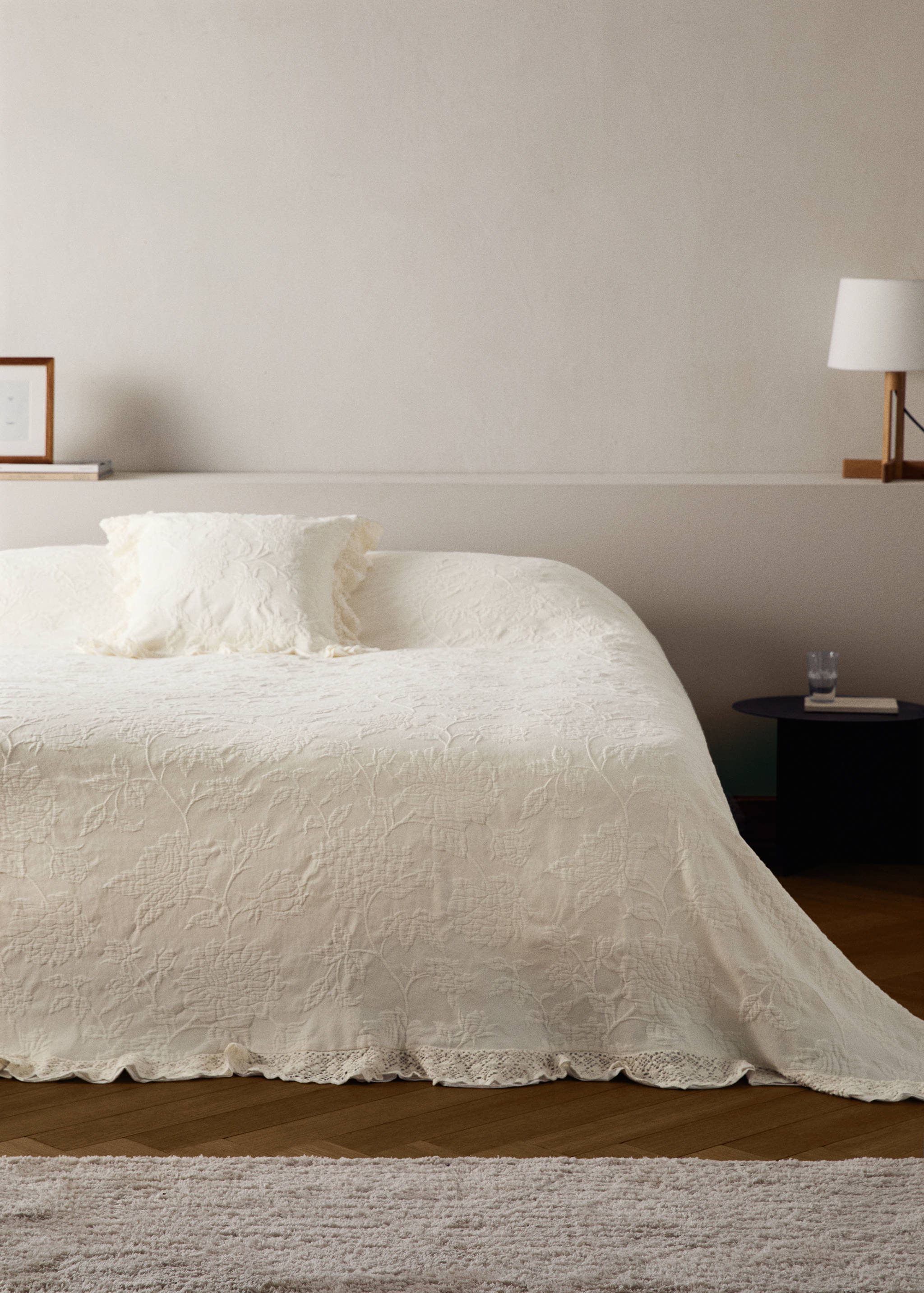 Jacquard cotton bedspread with voile frill and lace for 130/150 cm bed - General plane