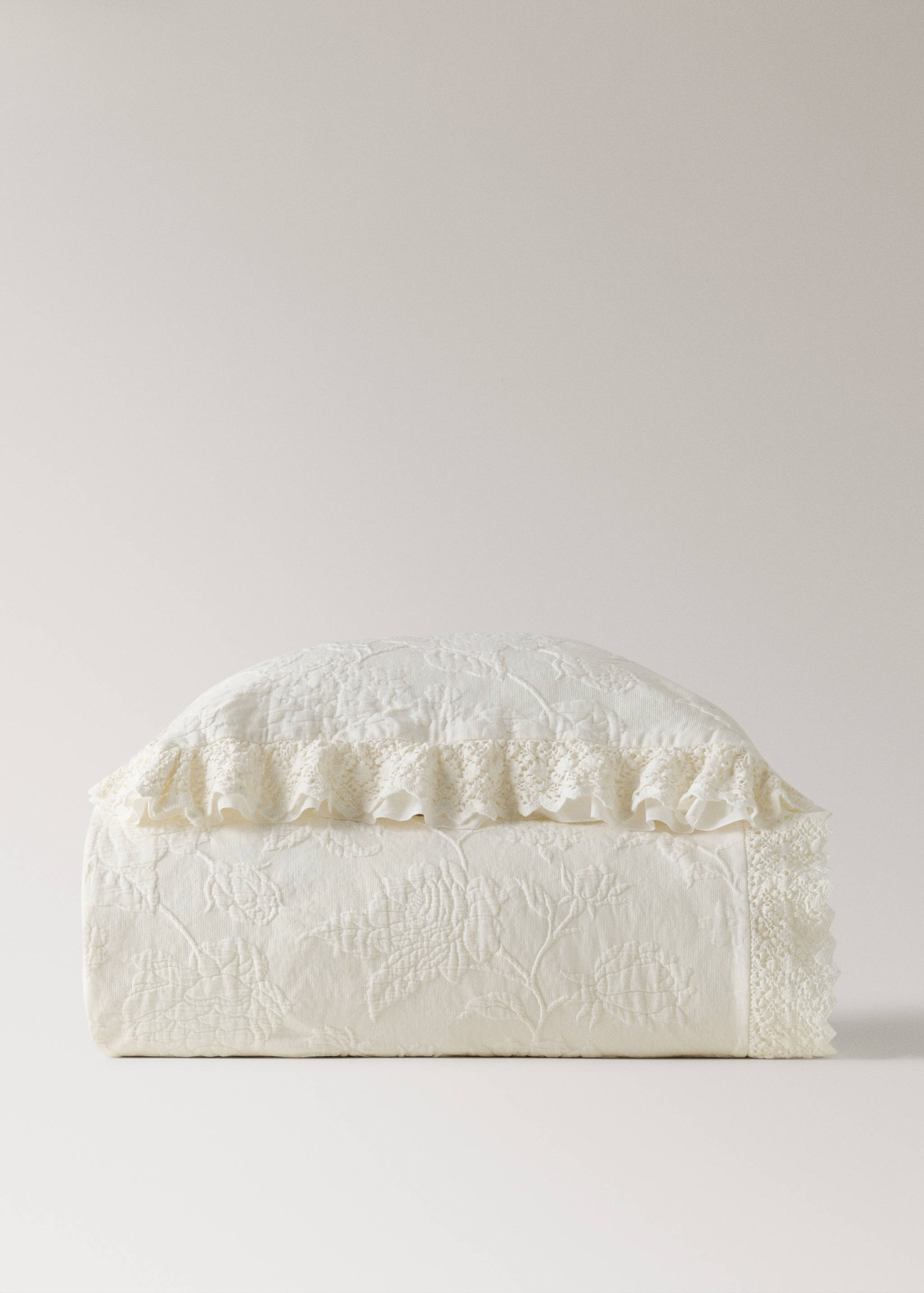 Jacquard cotton bedspread with voile frill and lace for 130/150 cm bed - Details of the article 3