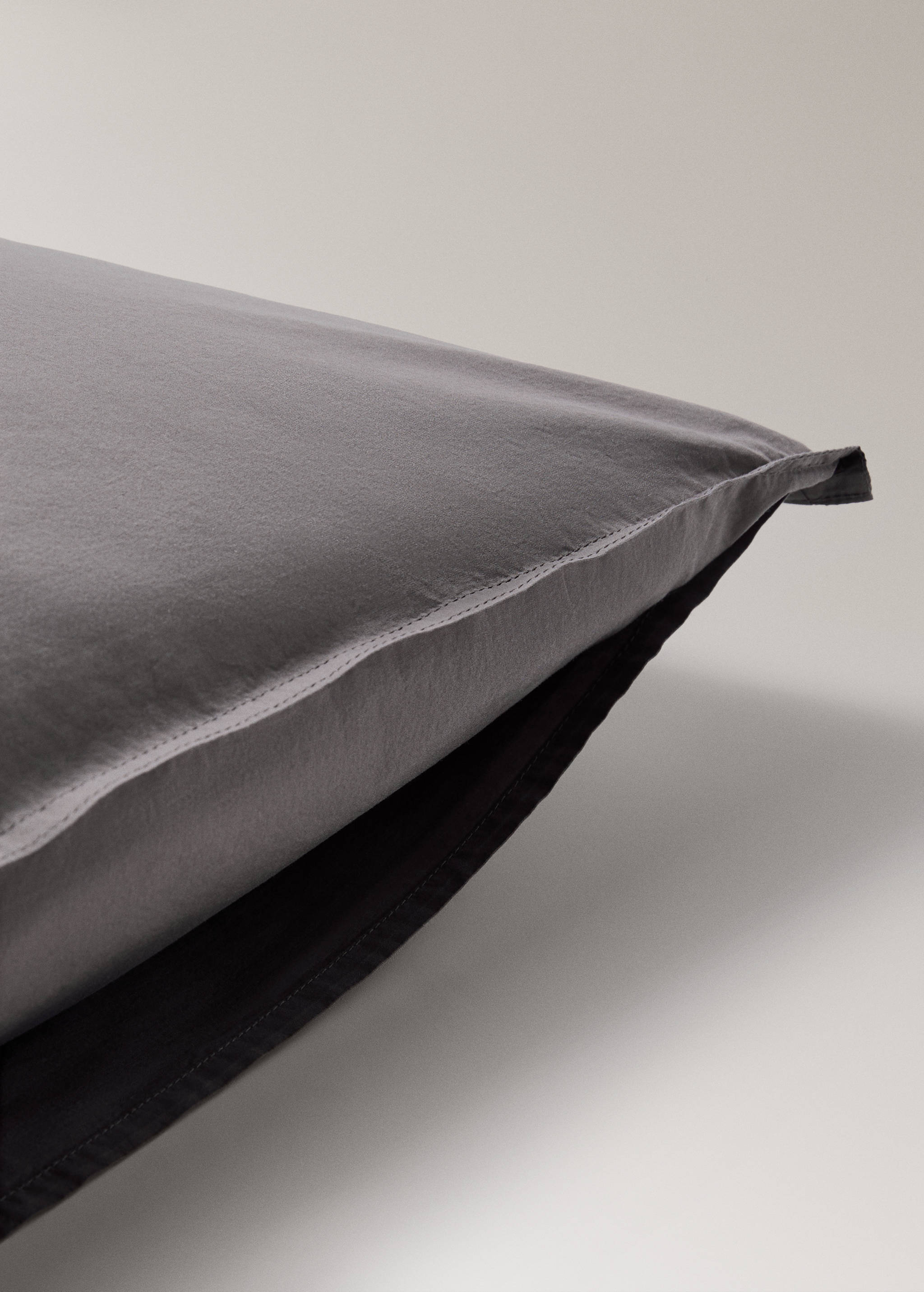 Two cotton poplin pillowcases with double stitching 60x60 cm - Details of the article 2