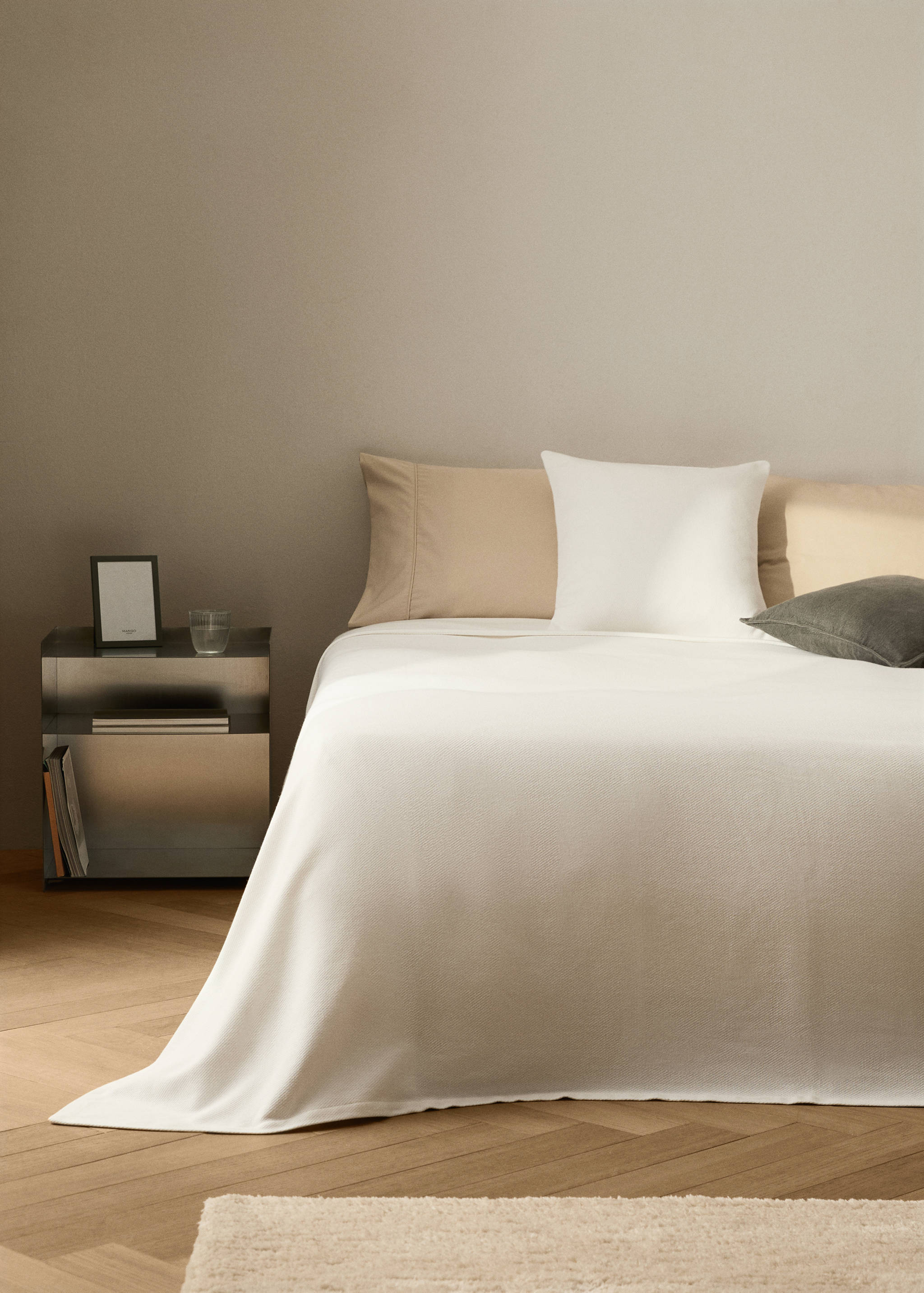 Cotton bedspread with hem finish for 130/150 cm bed - General plane