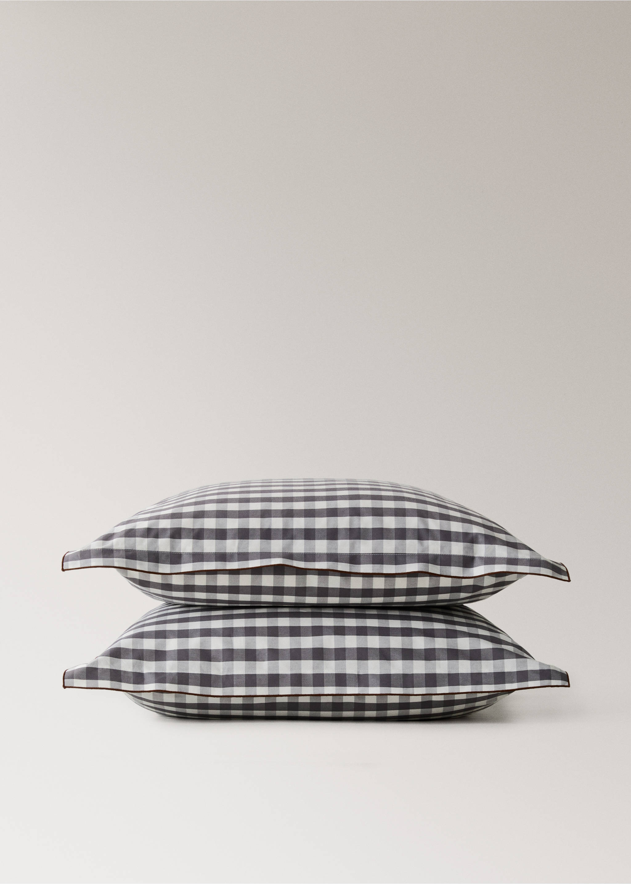 Two percale cotton gingham check pillowcases 60x60 cm - Details of the article 1, Grey. Ref: 17051539-00.