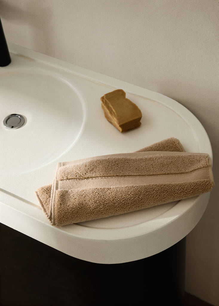 Extra-soft bathroom towel — Medium Brown