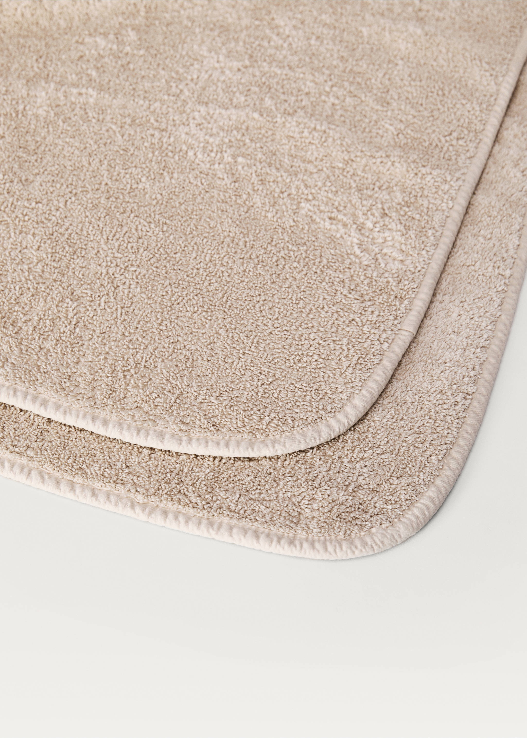 Garment-dyed towel - Details of the article 2, Beige. Ref: 17051560-00.