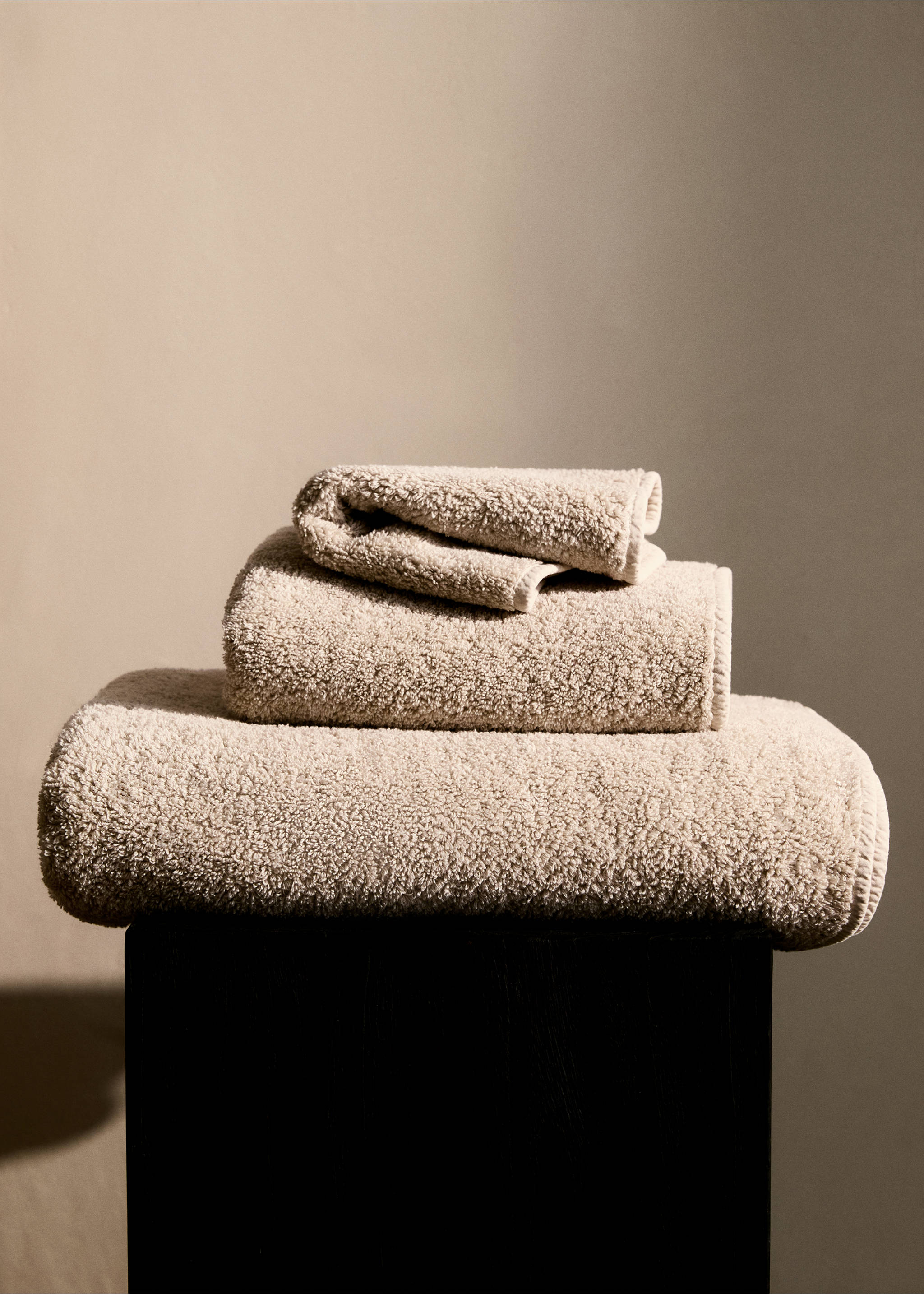 Garment-dyed bath towel - General plane, Beige. Ref: 17051562-00.
