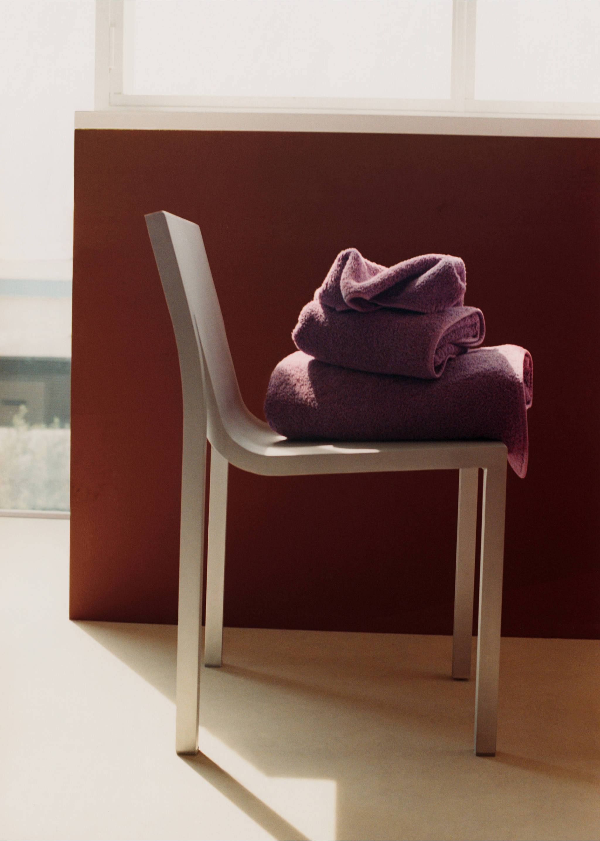 Garment-dyed bath towel - Details of the article 6, Purple. Ref: 17051562-00.