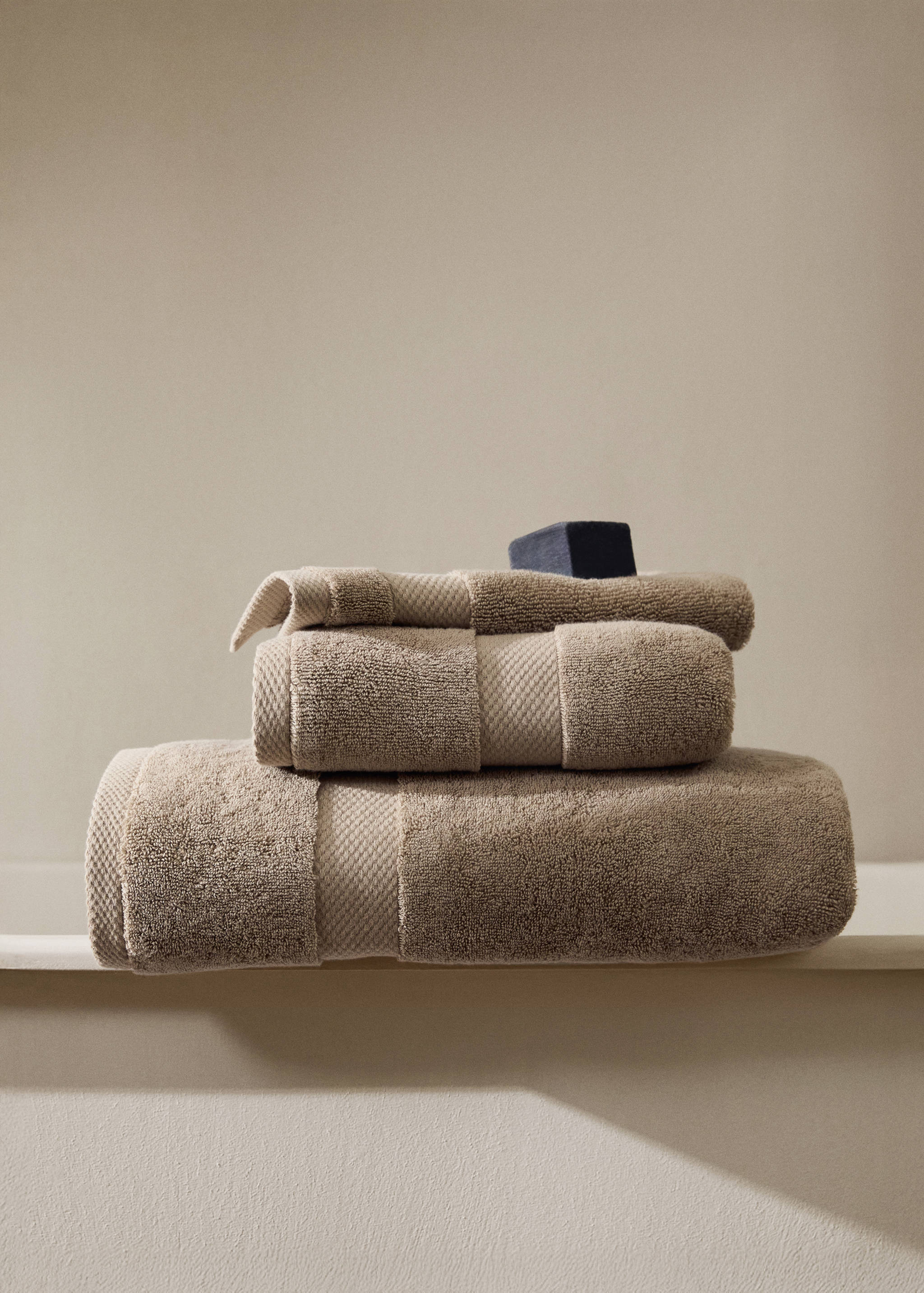 Extra-soft cotton hand towel - General plane